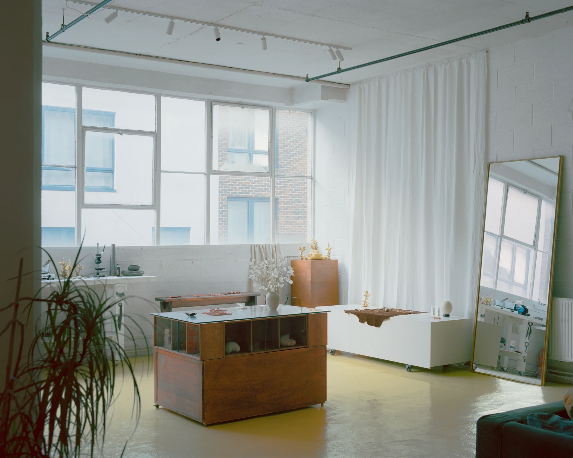 Unit 2F. Hackney Wick Studio House by Mutter captured by Willem Pab