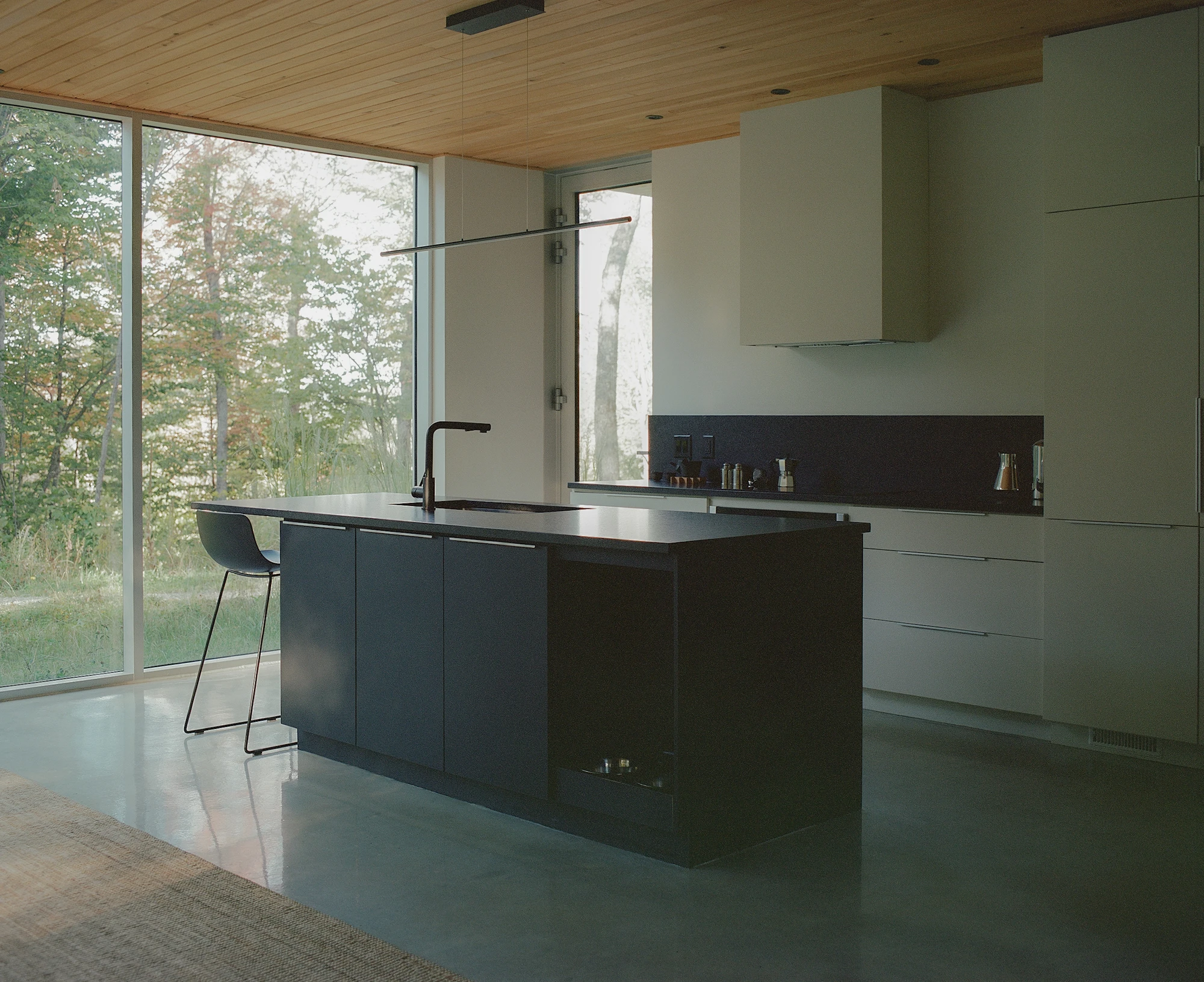 La Conception III by Nicolas Chaudier, Laurentians Quebec Canada, cedar cladding mountain house, forest architecture