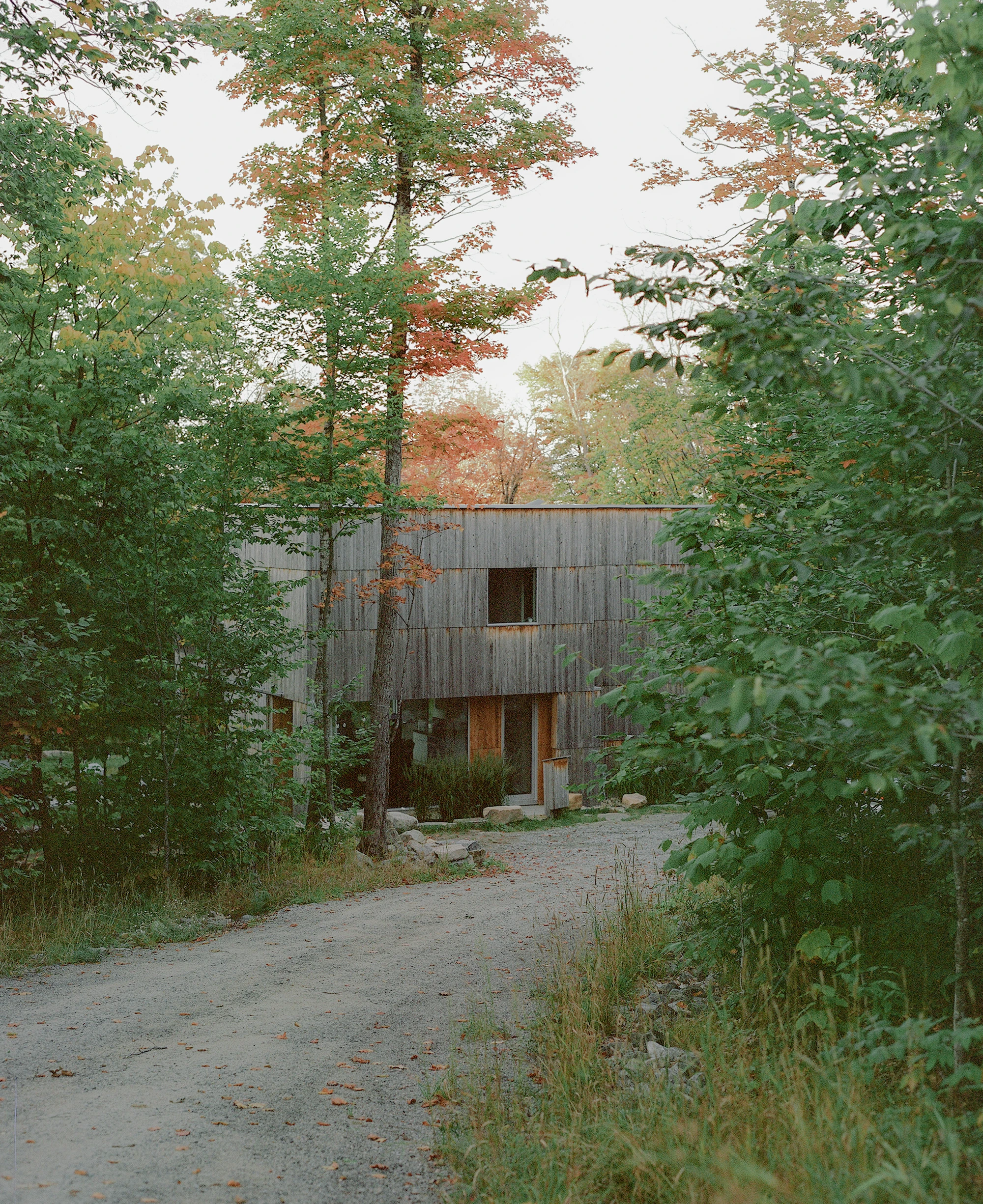 La Conception III by Nicolas Chaudier, Laurentians Quebec Canada, cedar cladding mountain house, forest architecture