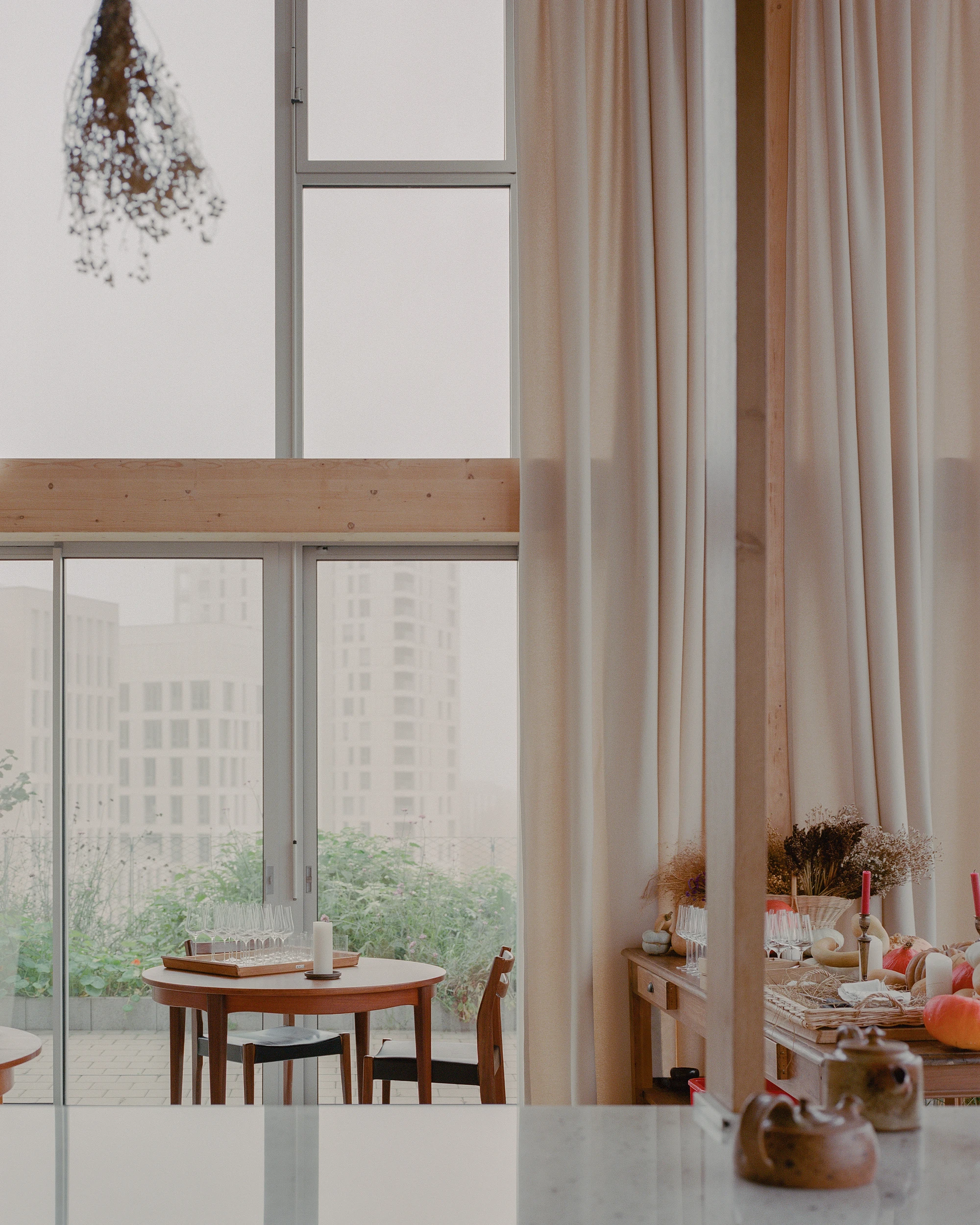 Restaurant Freia by Raum in Nantes France, glass greenhouse gourmet restaurant with rooftop garden on car park, minimalist interiors and cafe design