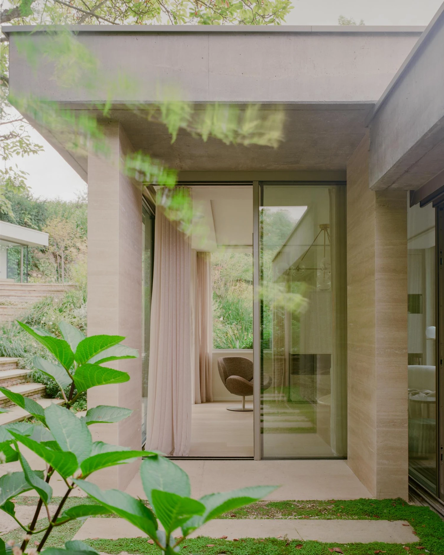 The Space Between by Matthew Giles Architects, London, Highgate, residential retrofit, Lorenzo Zandri, London Guide