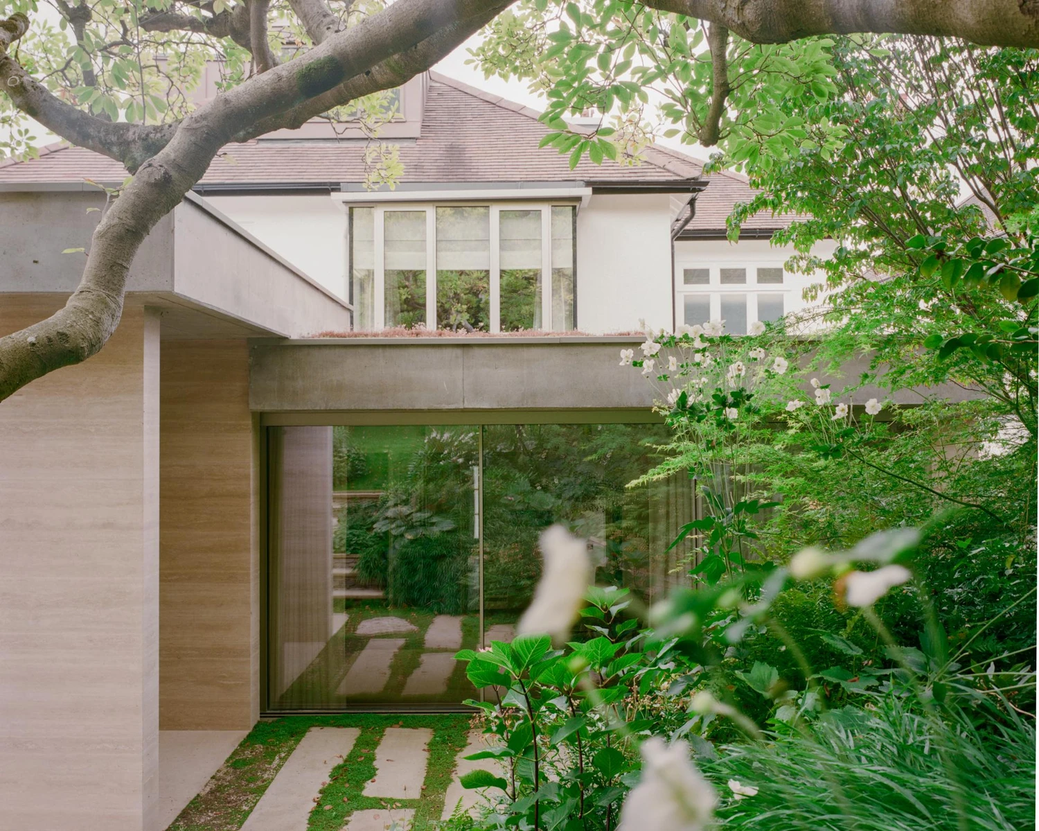 The Space Between by Matthew Giles Architects, London, Highgate, residential retrofit, Lorenzo Zandri, London Guide