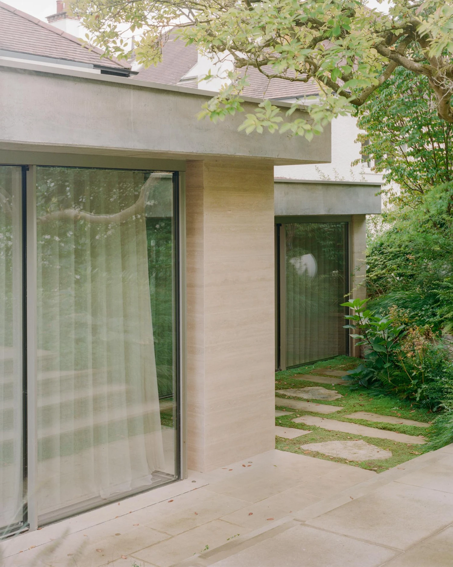 The Space Between by Matthew Giles Architects, London, Highgate, residential retrofit, Lorenzo Zandri, London Guide