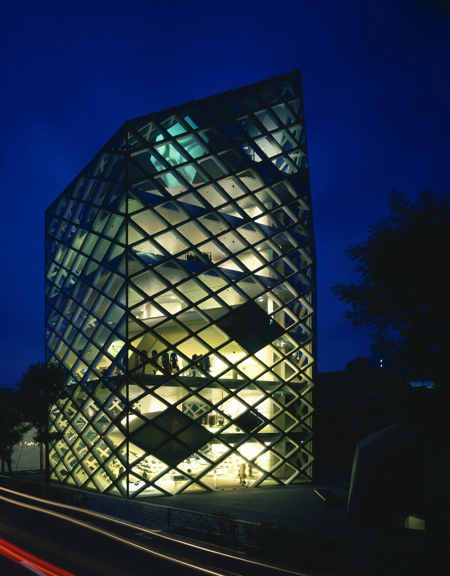 Prada Aoyama Glass Tower by Herzog & de Meuron, Tokyo, glass architecture, retail, facade, Tokyo Guide
