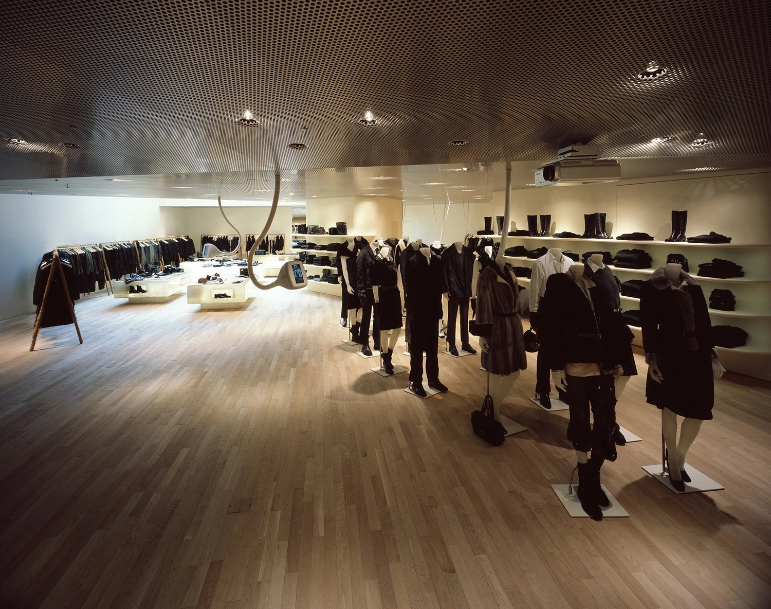 Prada Aoyama Glass Tower by Herzog & de Meuron, Tokyo, glass architecture, retail, facade, Tokyo Guide