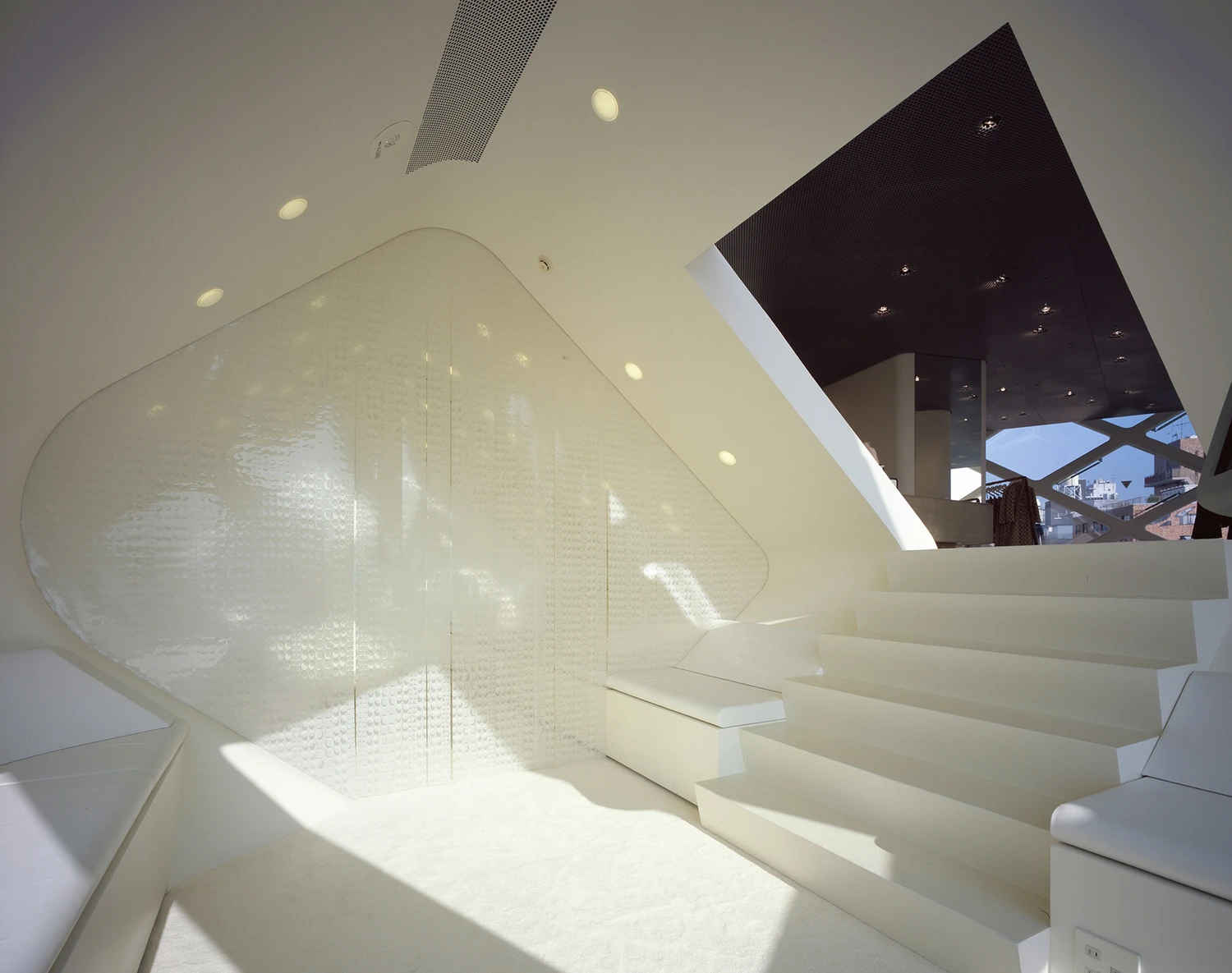 Prada Aoyama Glass Tower by Herzog & de Meuron, Tokyo, glass architecture, retail, facade, Tokyo Guide