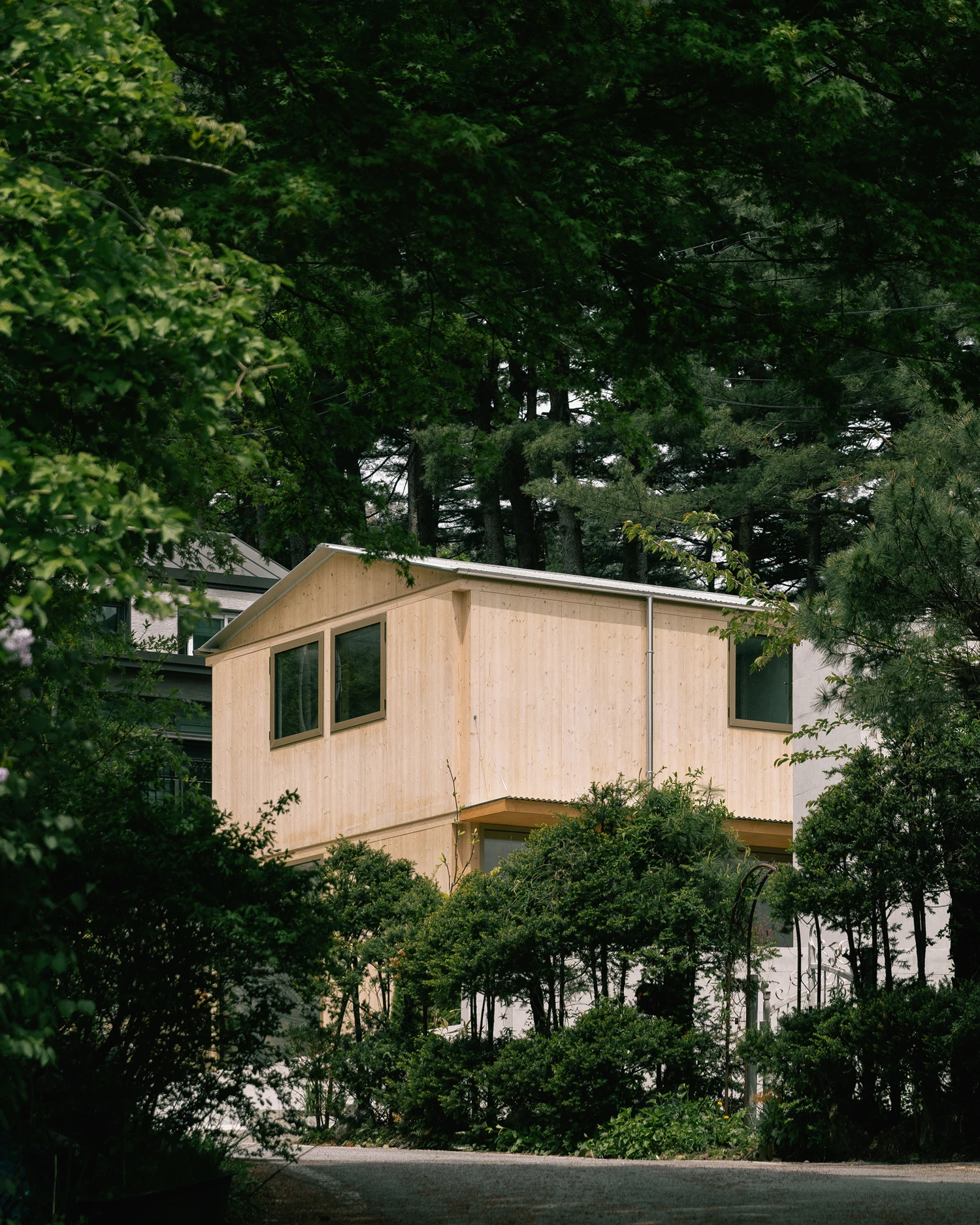 AT.MOS.PHERE work retreat by Agit Studio Architects with concrete and timber volumes, family house, architecture, South Korea