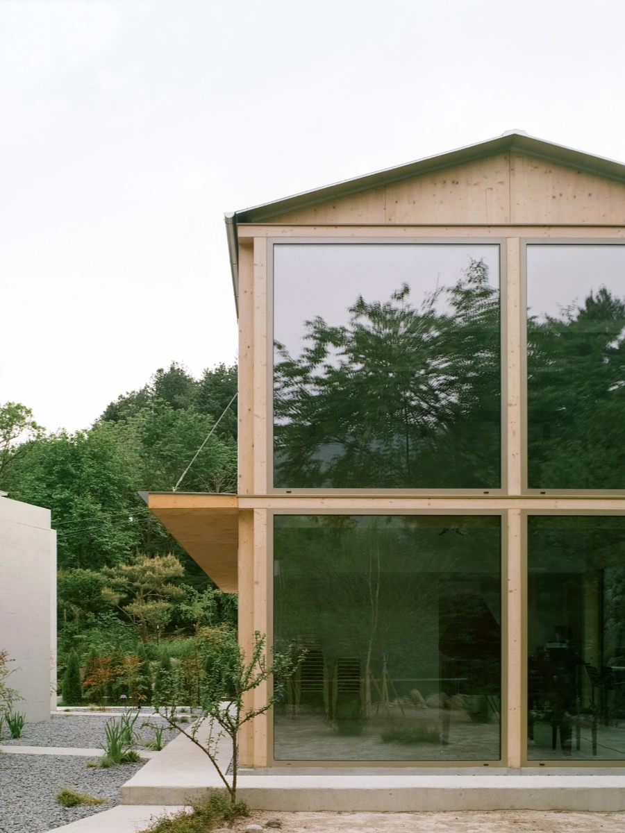 AT.MOS.PHERE work retreat by Agit Studio Architects with concrete and timber volumes, family house, architecture, South Korea