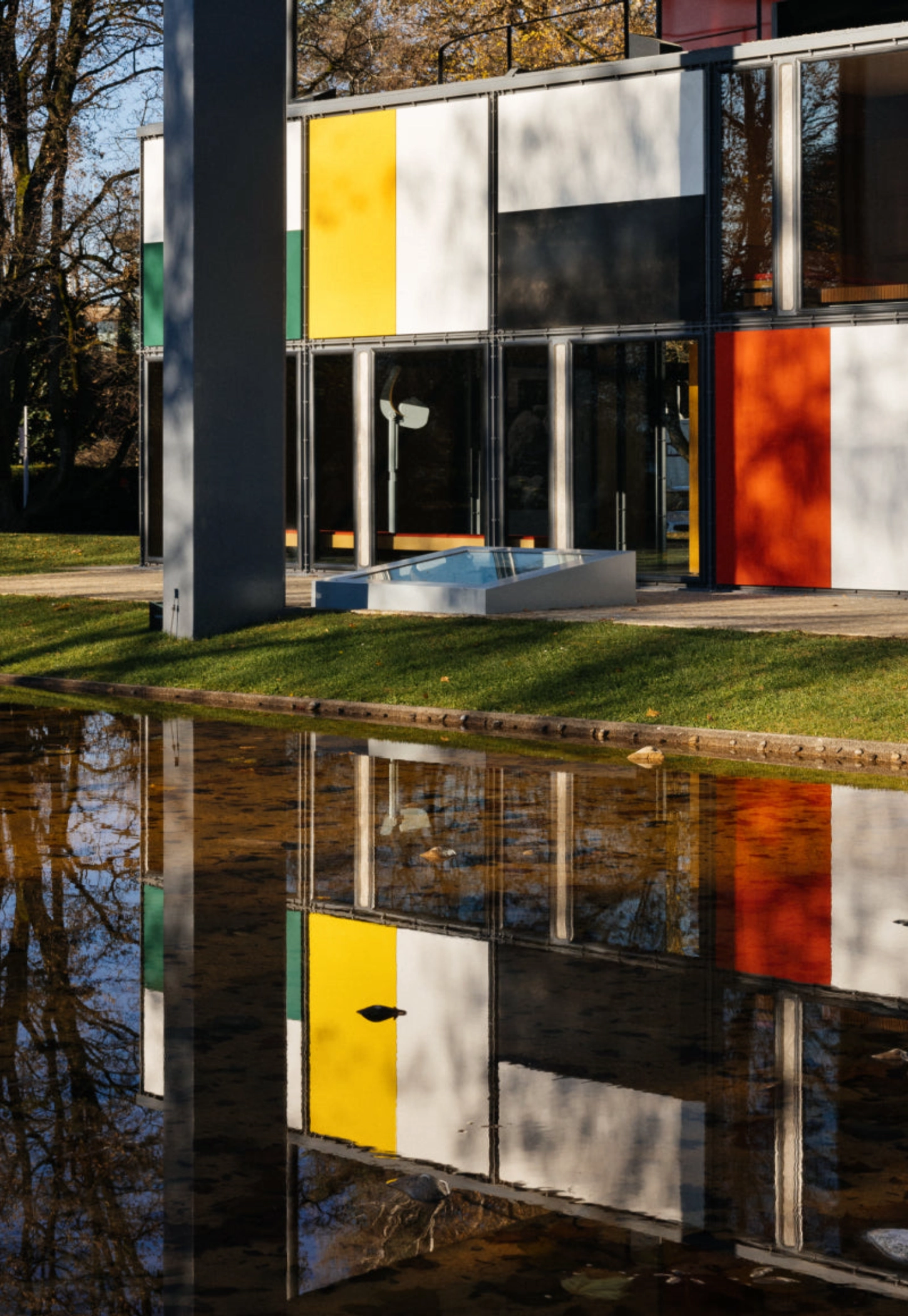 LAYERED introduces La Palette 1931/1959, a series of four wool rugs inspired by Le Corbusier's groundbreaking ideas on color and design