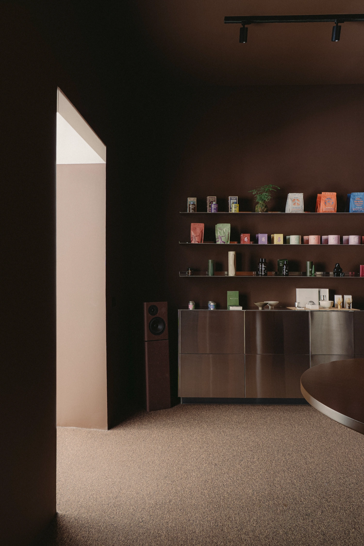 Burr Studio’s introspective apothecary for the new Dr.You in Madrid, Spain, Guide