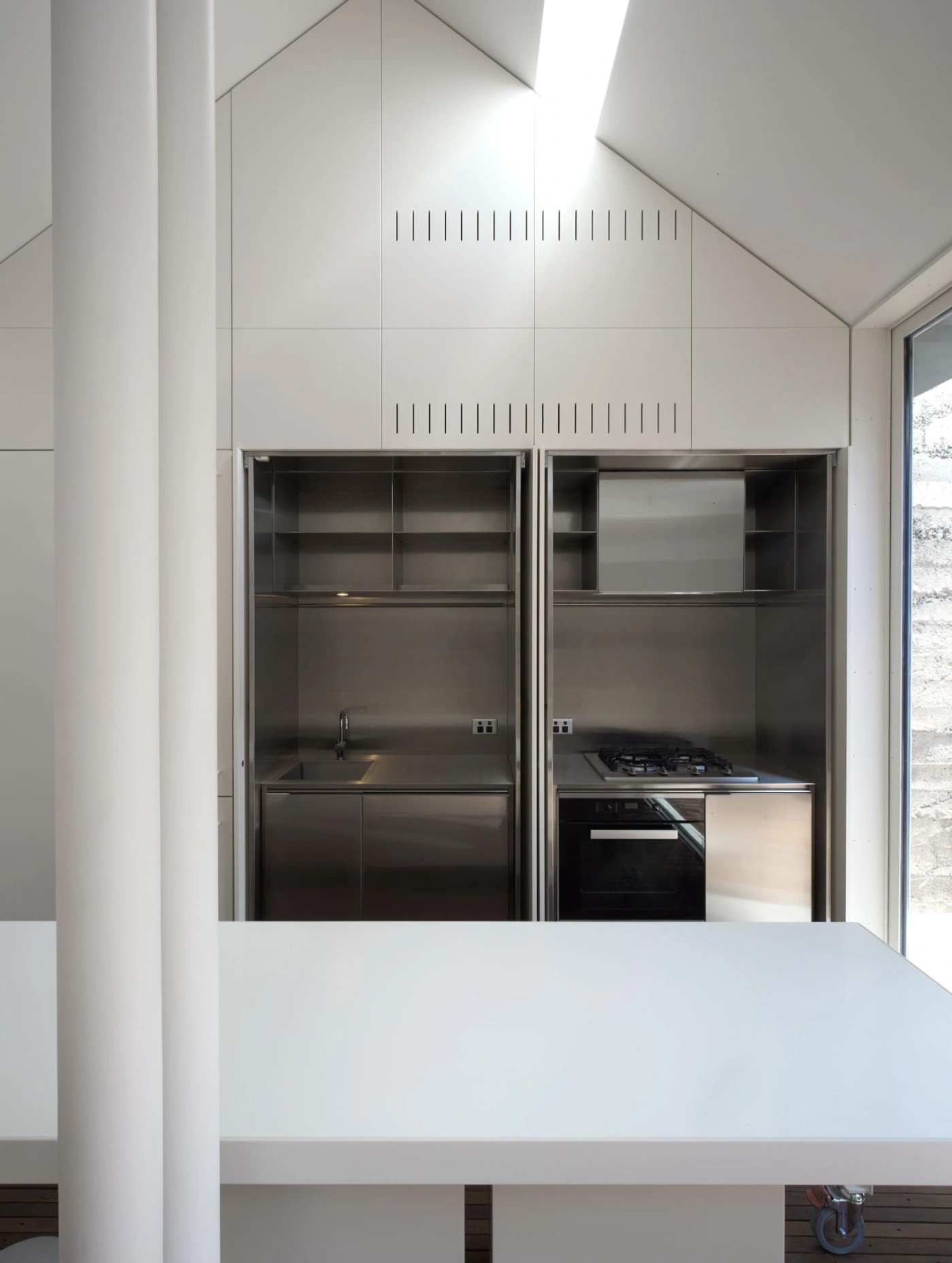 Green House by Sean Godsell Architects, glass-roofed courtyard and rooftop terrace.