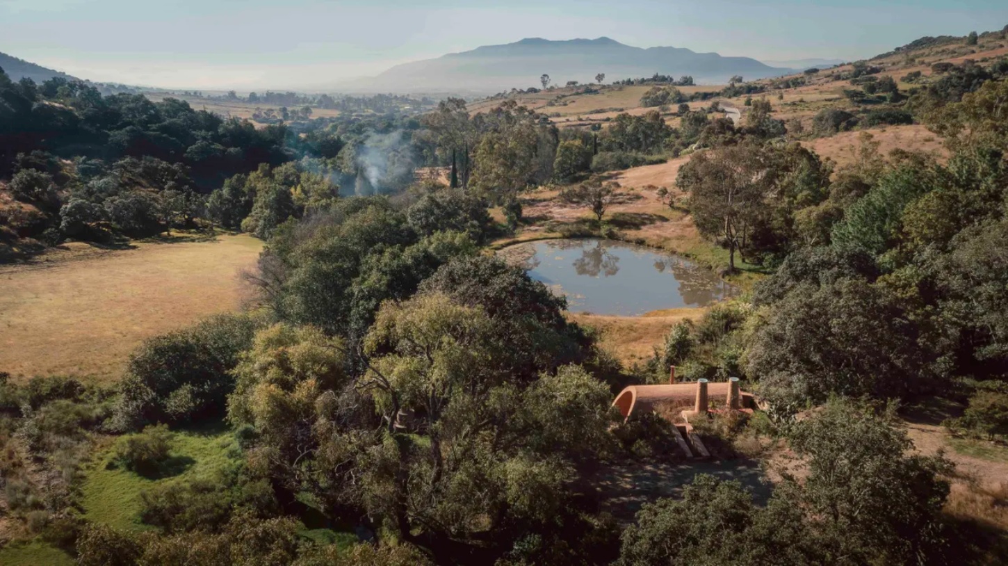 Casa de Barro by Goma Architects nestles into the rolling hills of Amealco, a vaulted brick retreat at Rancho El Ameyal