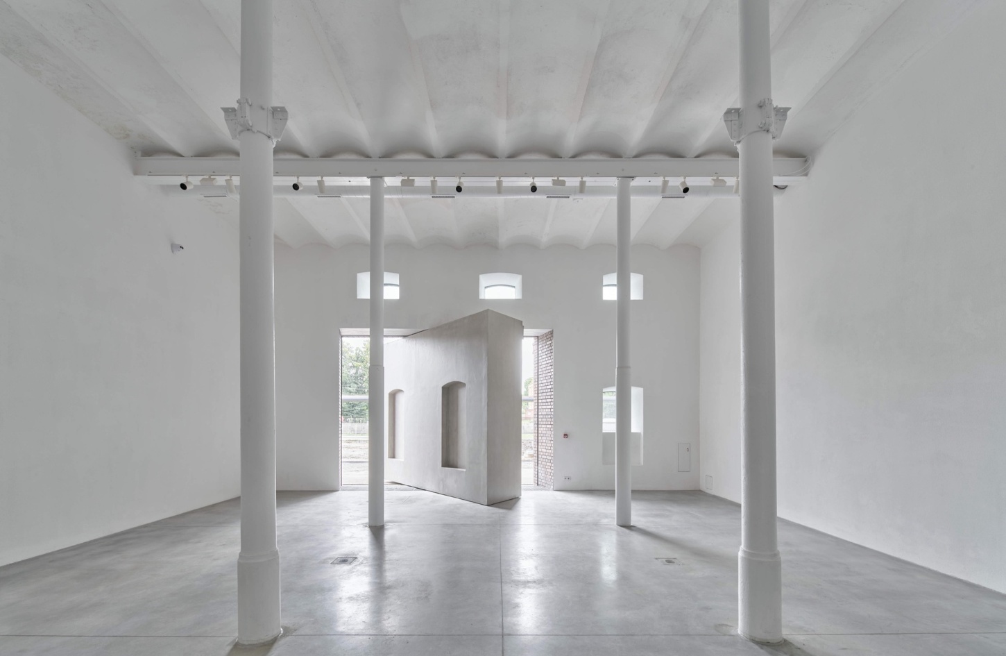 PLATO Contemporary Art Gallery by KWK PROMES — Interior view of the gallery's central volume, revealing the architectural strategy of spatial layering.