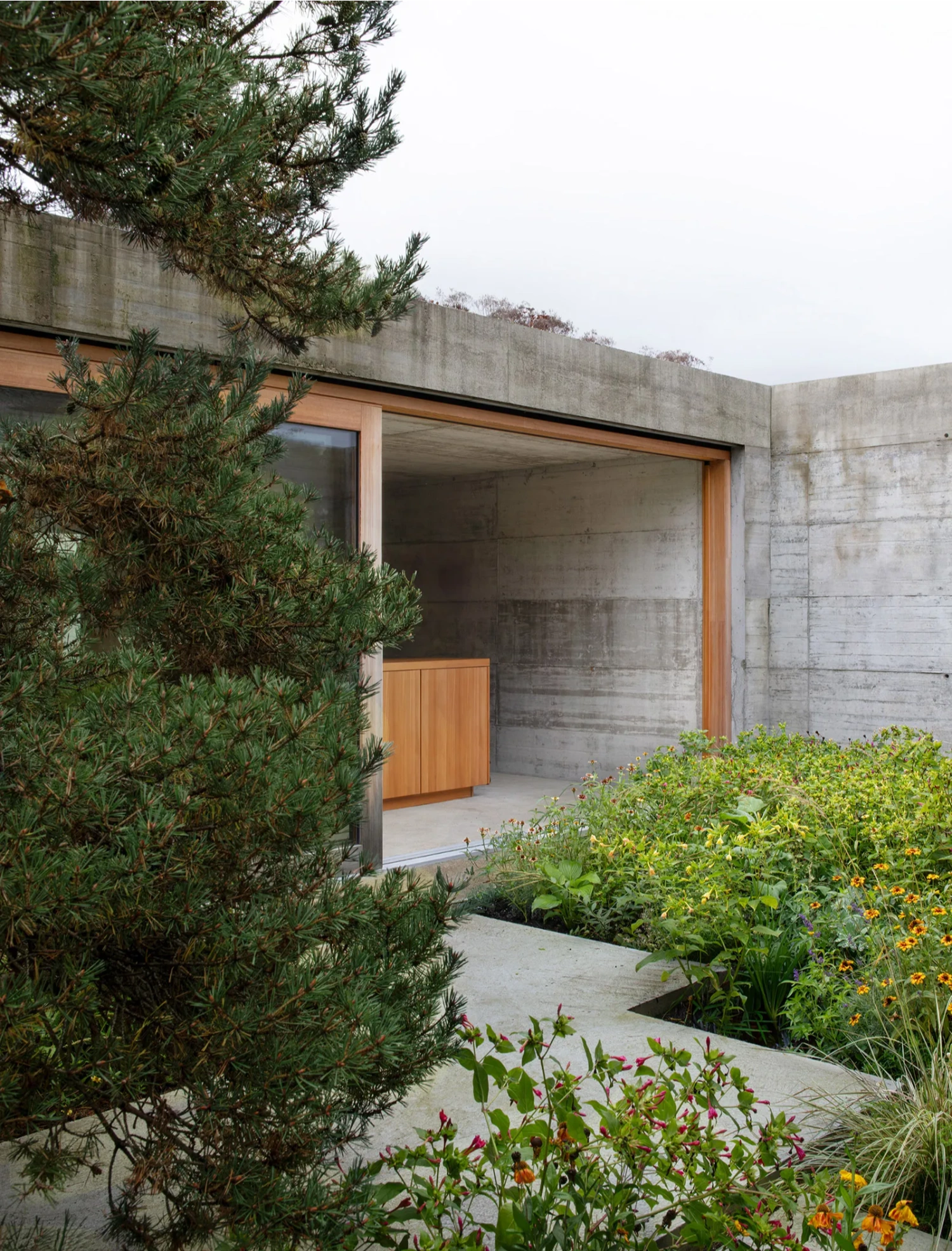 House with two courtyards by BÜRO MÜHLBAUER, concrete architecture, minimalist villa, german architecure, wood