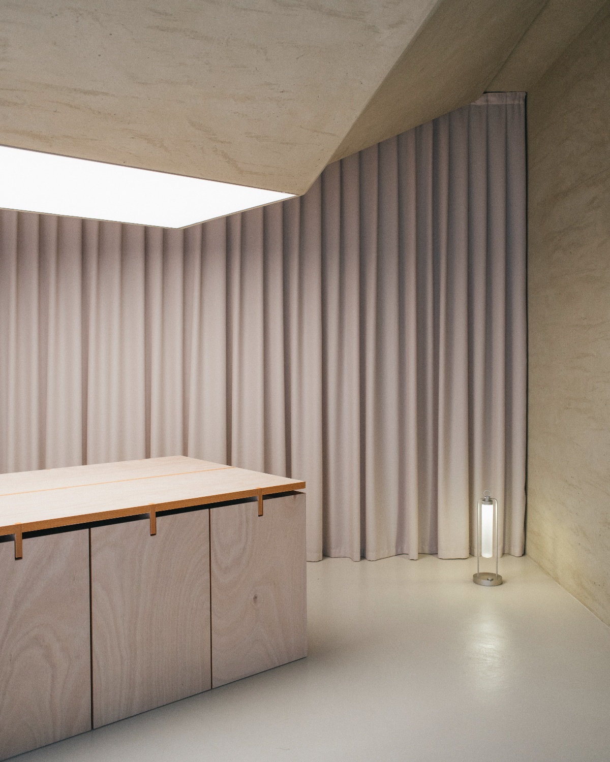 Mosca.Bianca by AACM — A corner detail of the Mosca.Bianca workspace reveals the orchestrated interplay of materials and light.