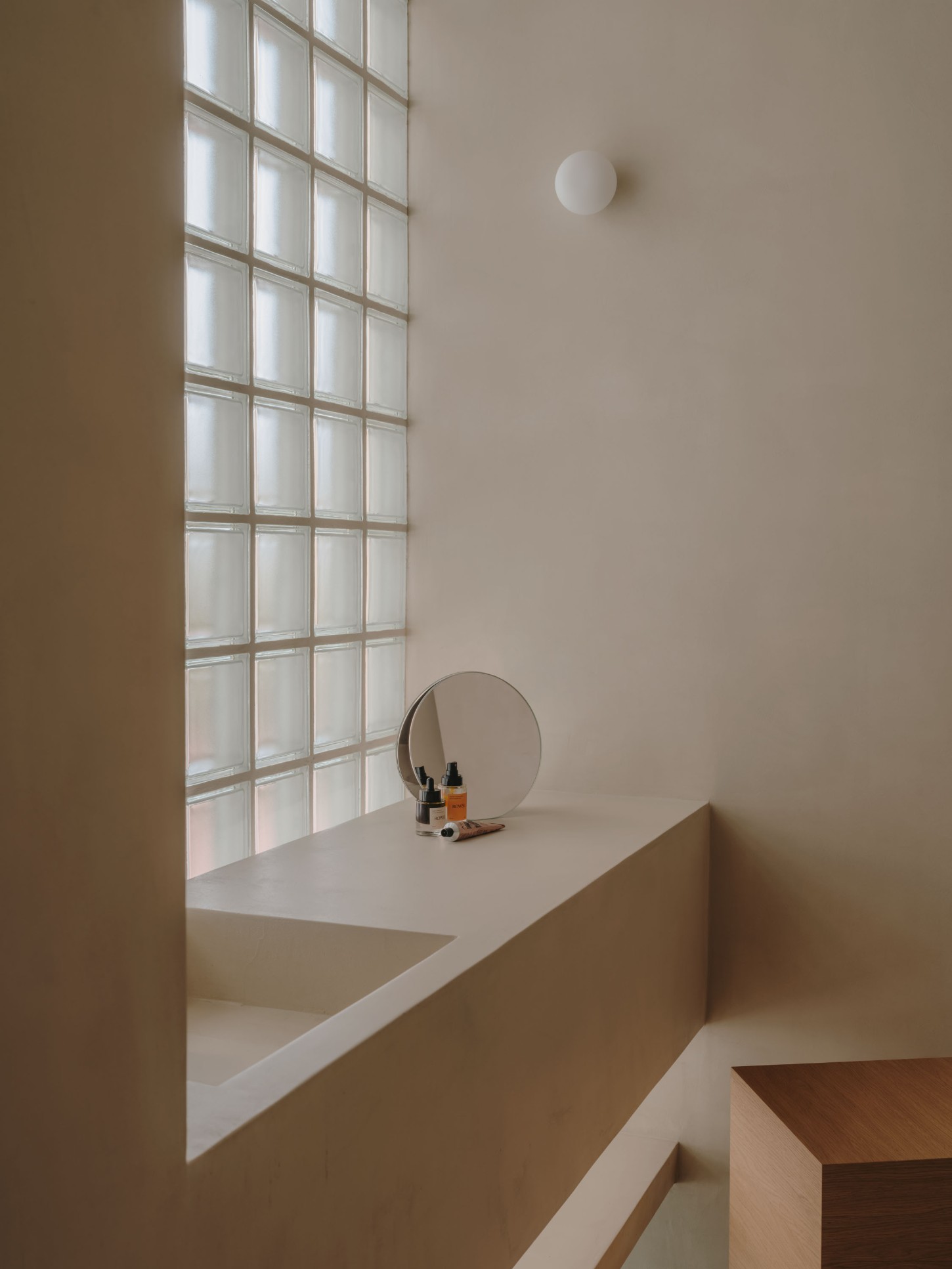 Isern Serra’s Piso Barceloneta apartment is a calm, minimalistic, curated renovation with clear layout and refined materiality