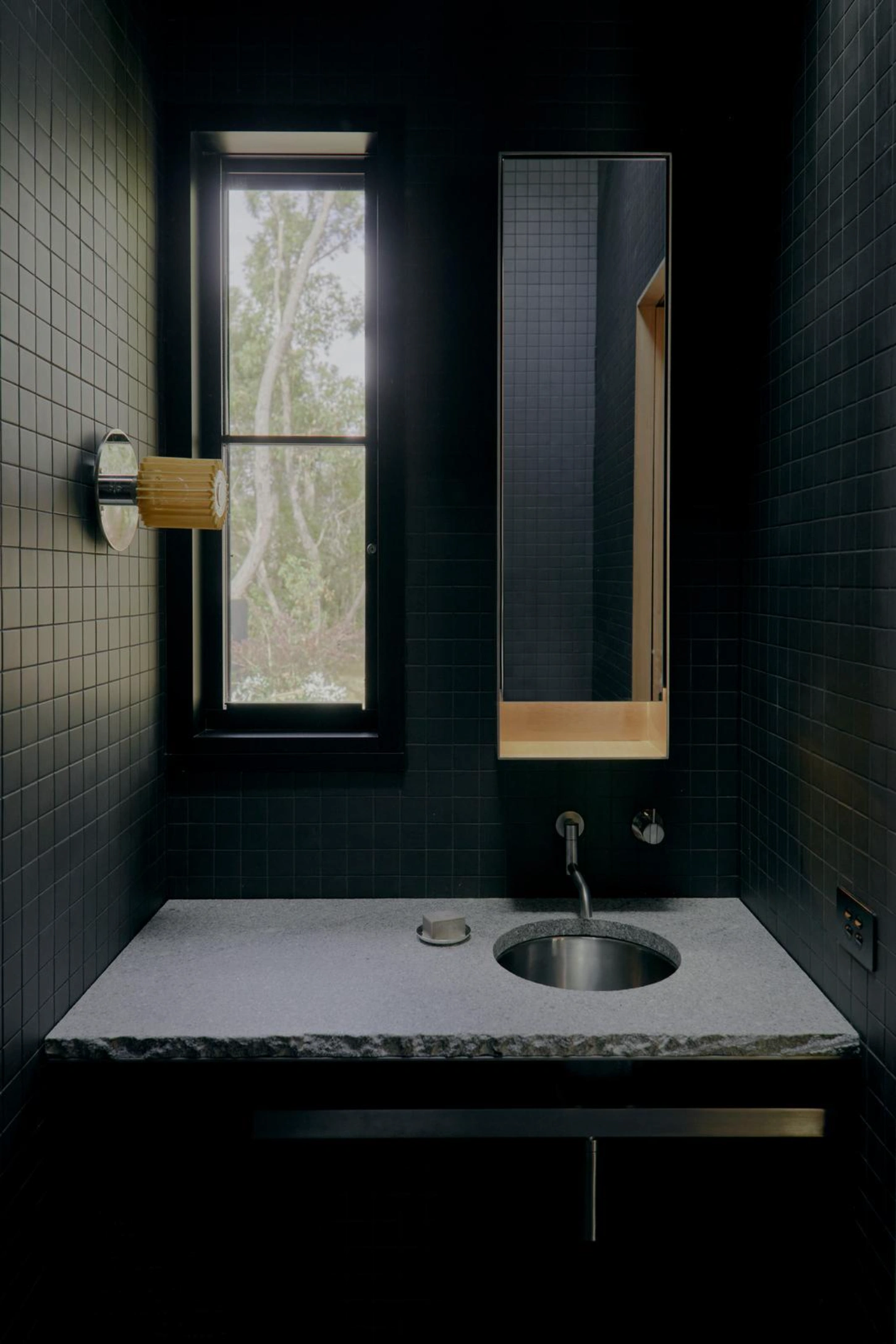 At the edge of Bittern, a quiet off-the-grid cabin by Nic Morgante offers retreat and care in equal measure