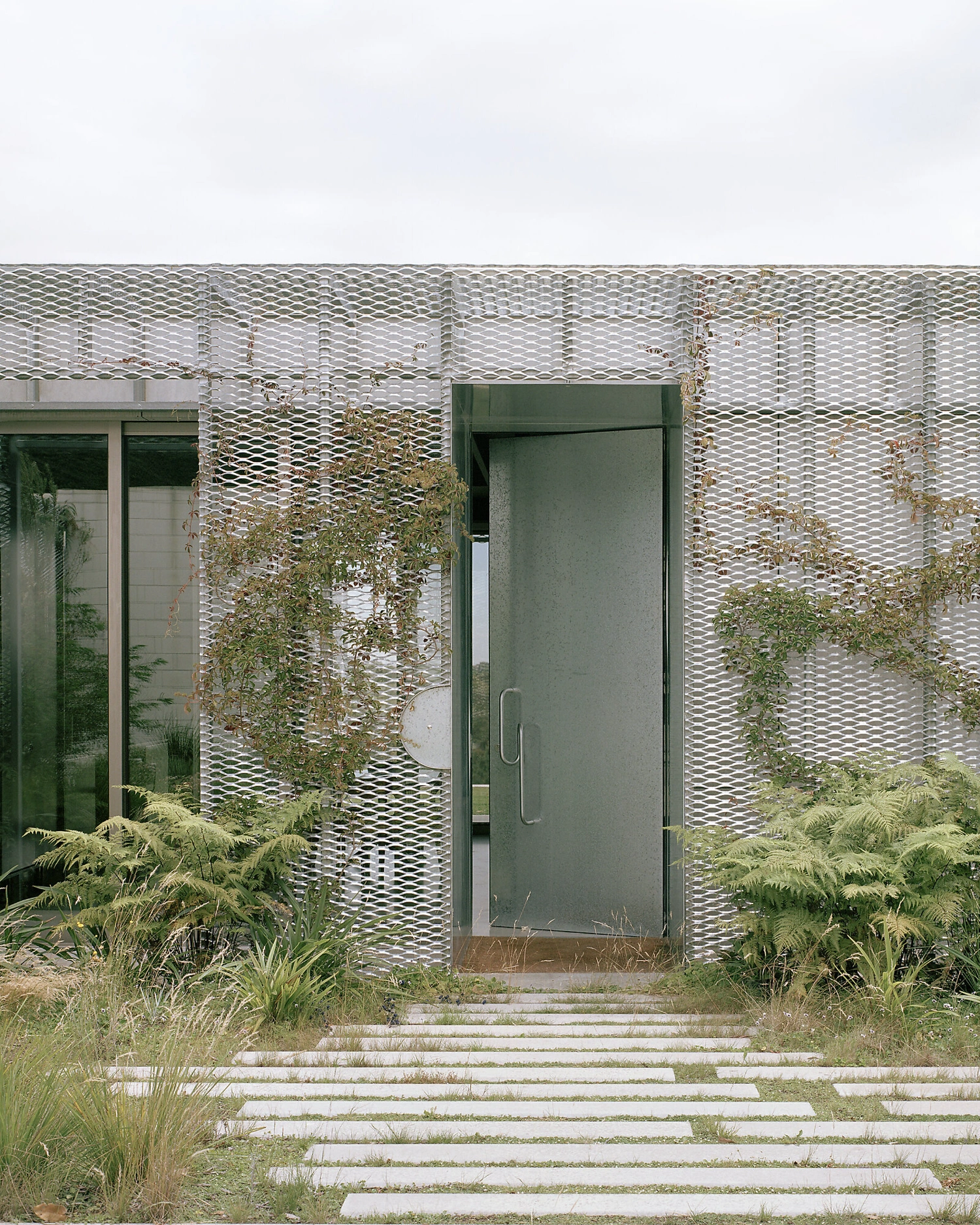 Hedge and Arbour House by Studio Bright, residential architecture, Australian house, minimalism