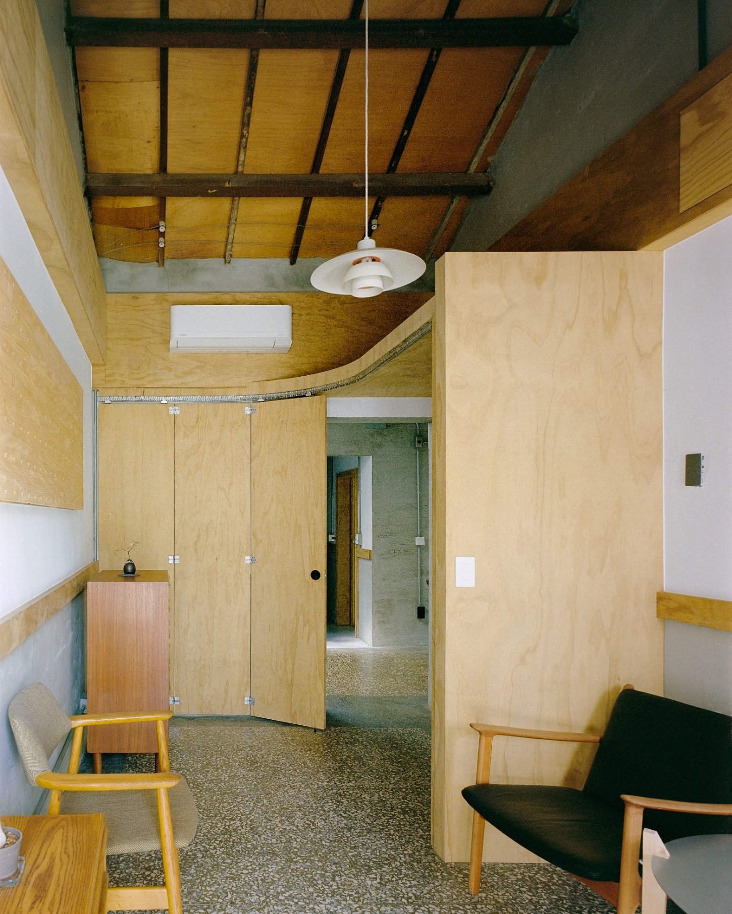 House and Office by Cabinet YFY is a Quiet Architectural Renovation in Kaohsiung