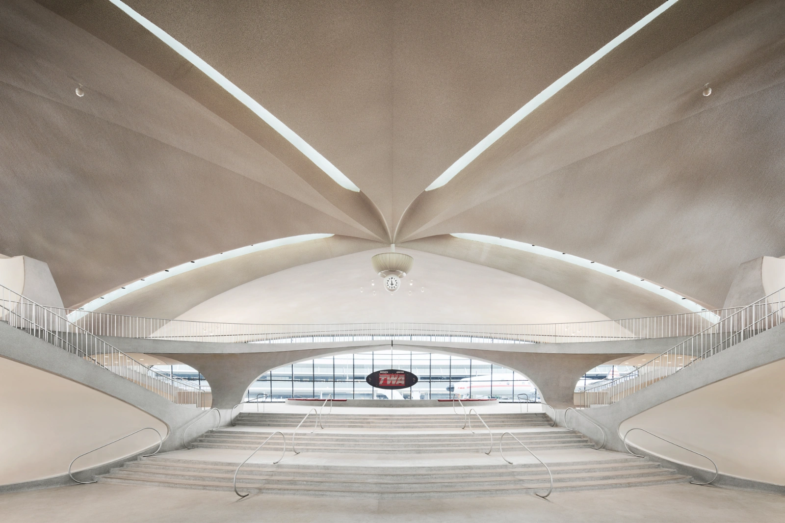 TWA Hotel by Eero Saarinen, architecture, interiors, hotel, concrete