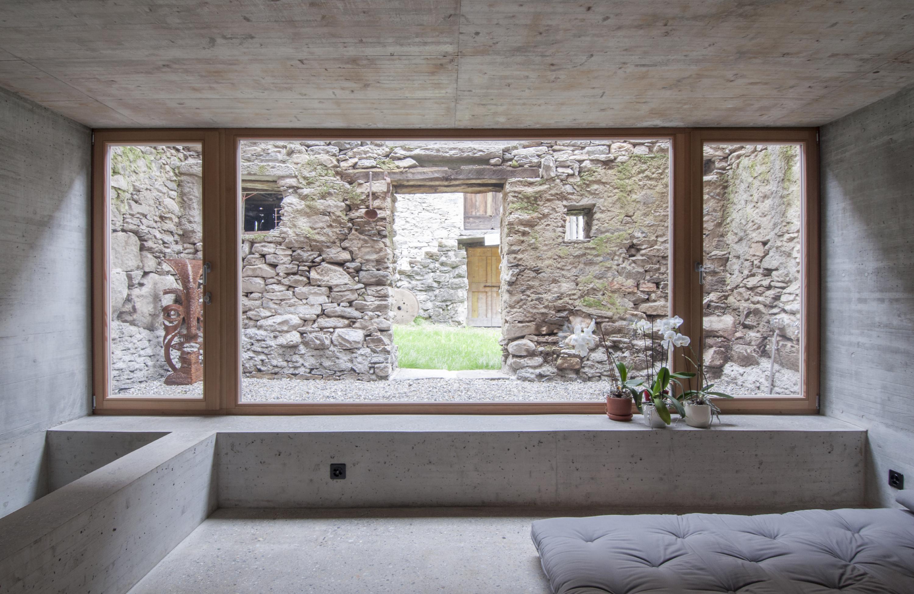Ca'dal Mantova by Andrea Frapolli, Switzerland, concrete house