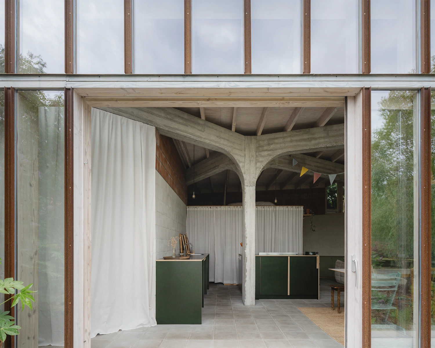 T(UIN)HUIS by Atelier Janda Vanderghote, atelier, architecture, interiors, concrete, studio