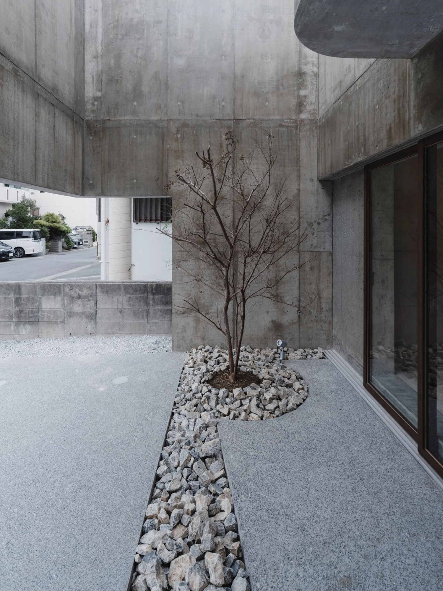 House in Nishizaki by Studio Cochi Architects, minimalism, concrete, conceptual, brutalism, architecture
