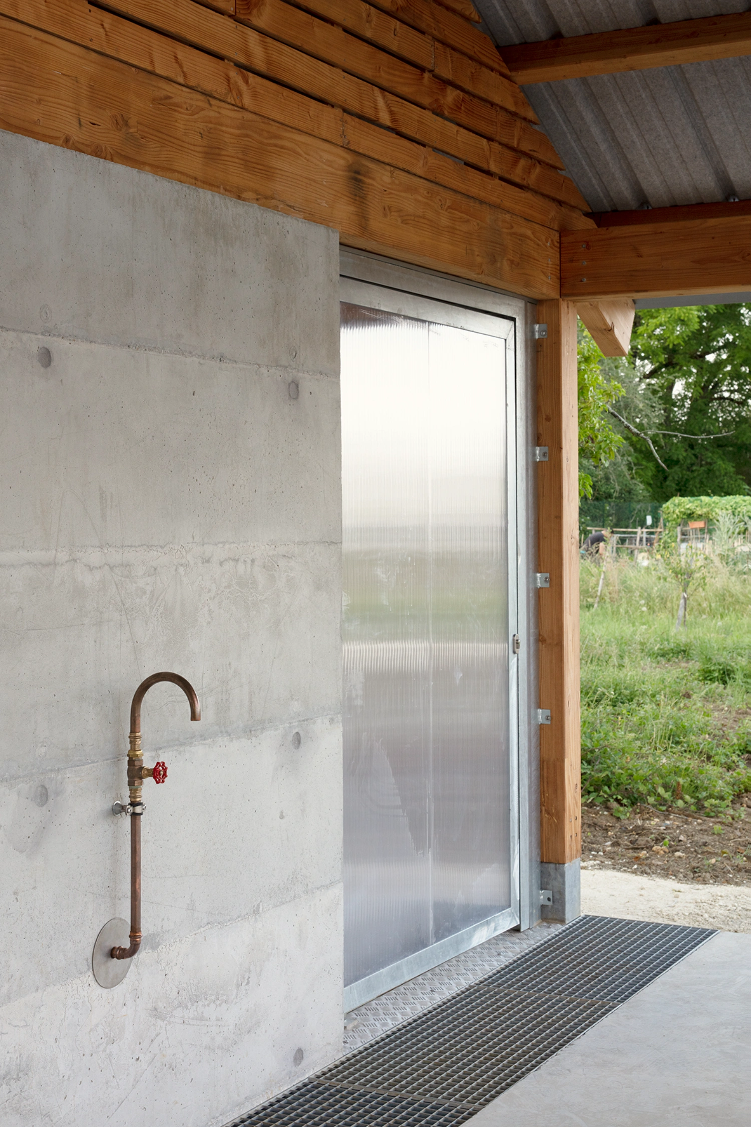 Garden Pavilion by Esnard Sanz Architectes — A detail of the garden pavilion's eastern threshold captures the material and functional dialogue of its design.