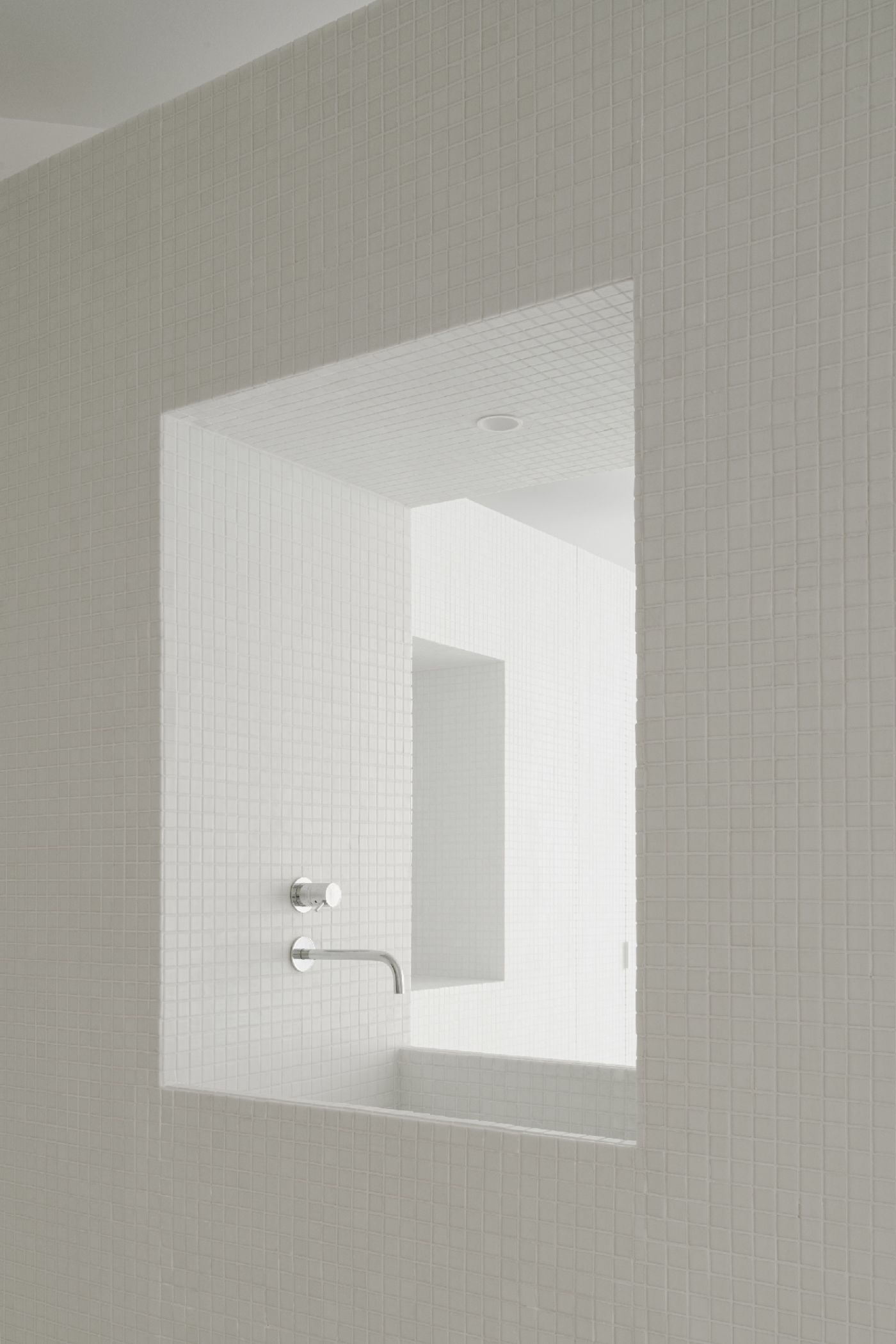 JPS Gallery by Deza Setien, gallery, artspace, white, minimalism, interiors