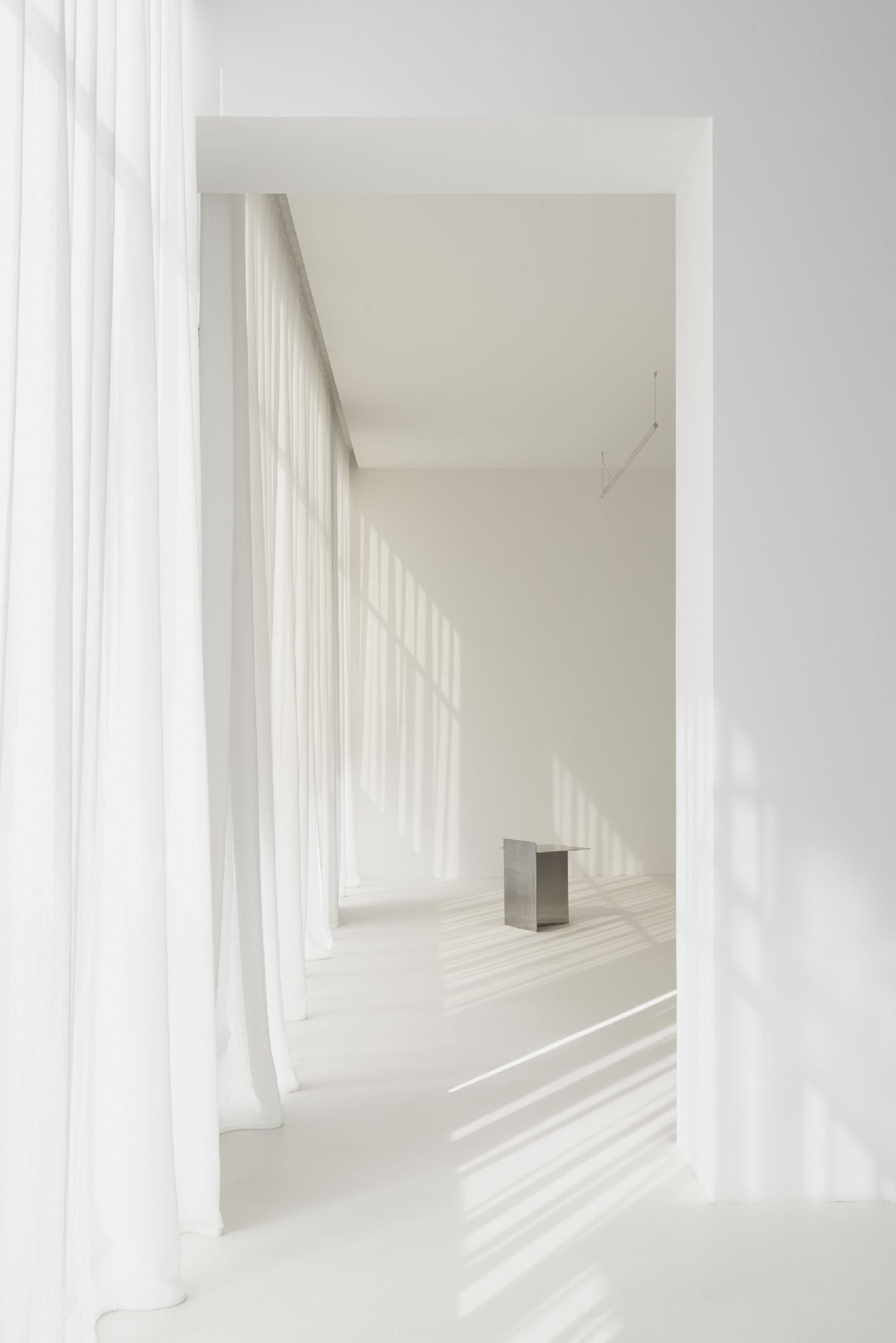 JPS Gallery by Deza Setien, gallery, artspace, white, minimalism, interiors