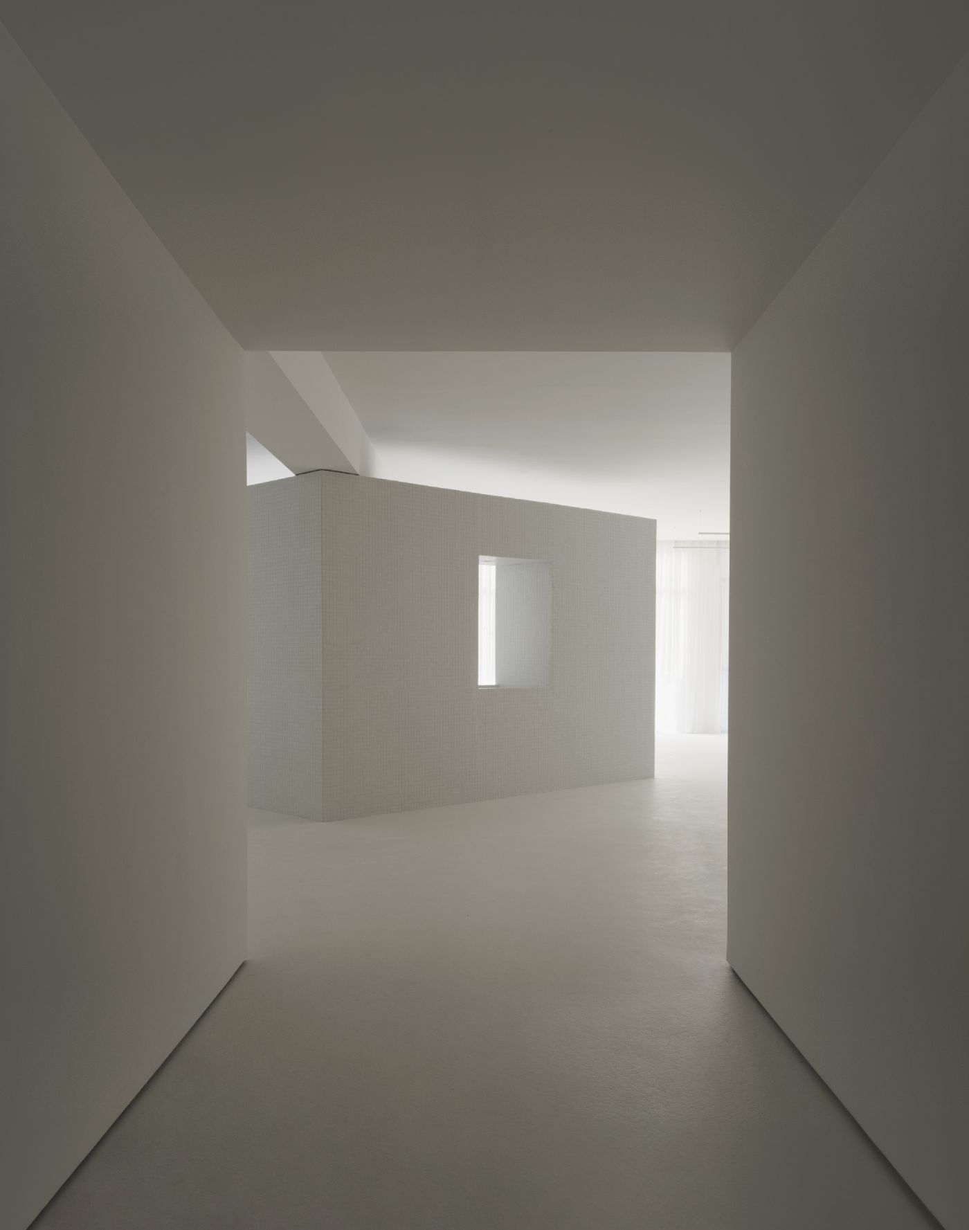 JPS Gallery by Deza Setien, gallery, artspace, white, minimalism, interiors