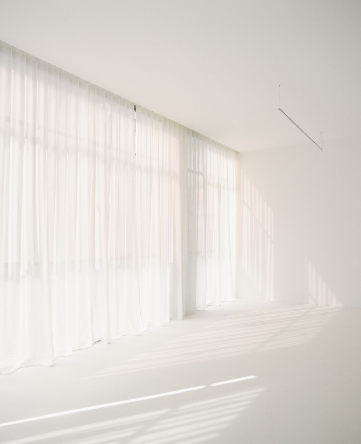 JPS Gallery by Deza Setien, gallery, artspace, white, minimalism, interiors