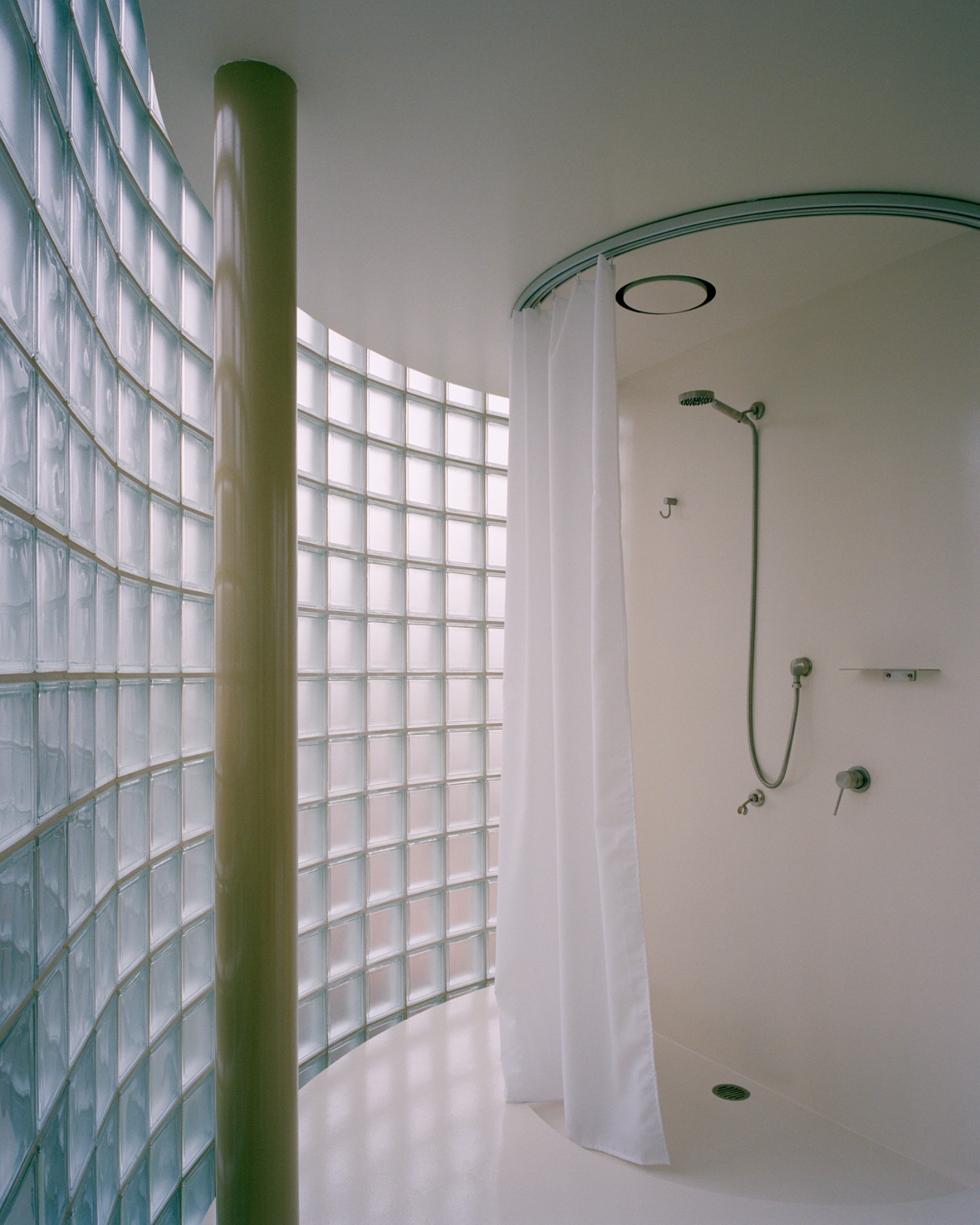 'Glass Block Outbuilding' by Baracco+Wright Architects, glass, house, familyhouse, interiors, architecture