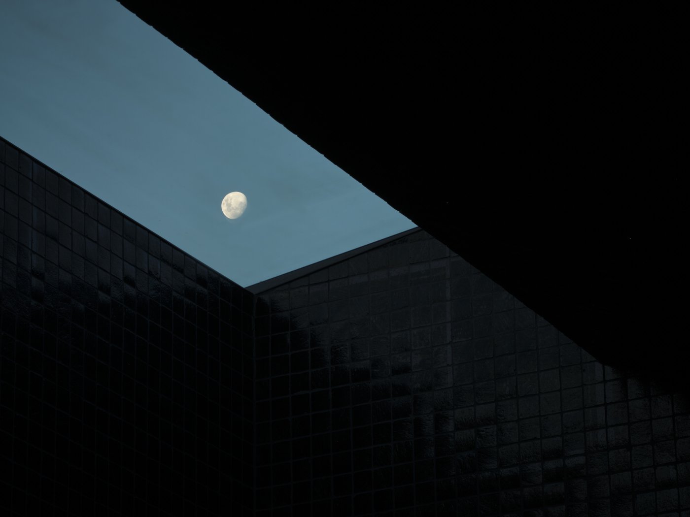 Lightly Weighted by Oli Booth, familyhouse, concrete