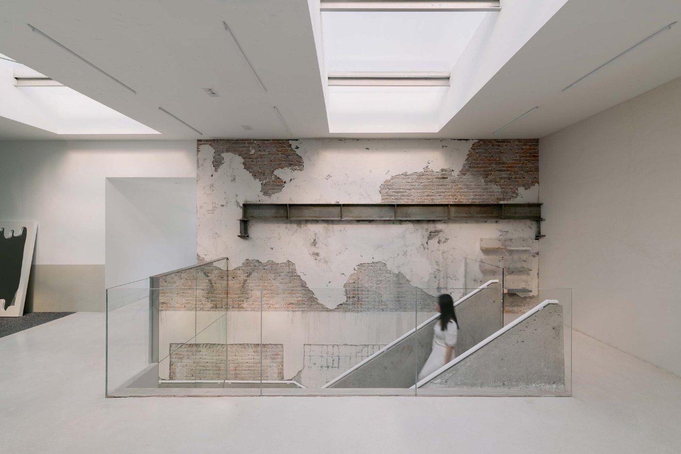 Flop Art Space by Achipoetry Studio, architecture, interiors, renovation, concrete, steel