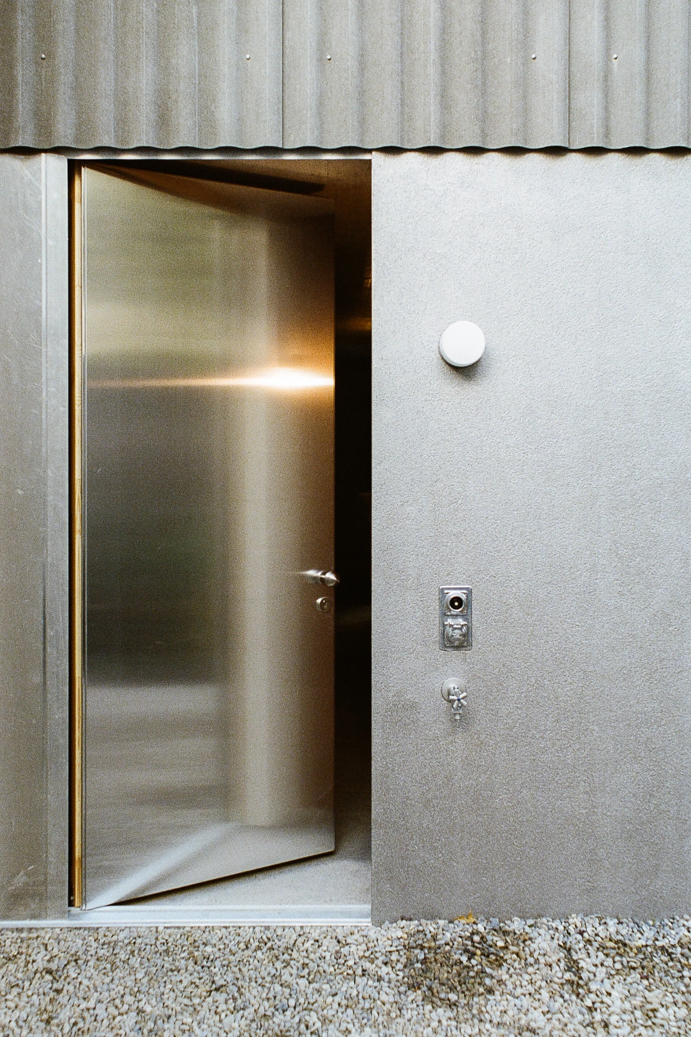 Blaesi by Wallimann Reichen, architecture, interiors, apartment, minimalism, concrete