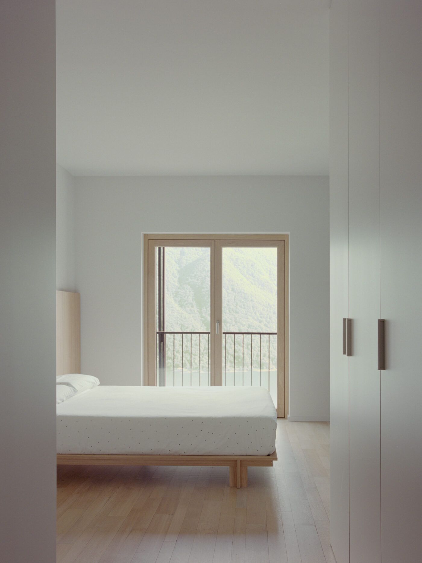 House on Lugano Lake by Studio Wok, familyhouse, wood, minimalism, interiors