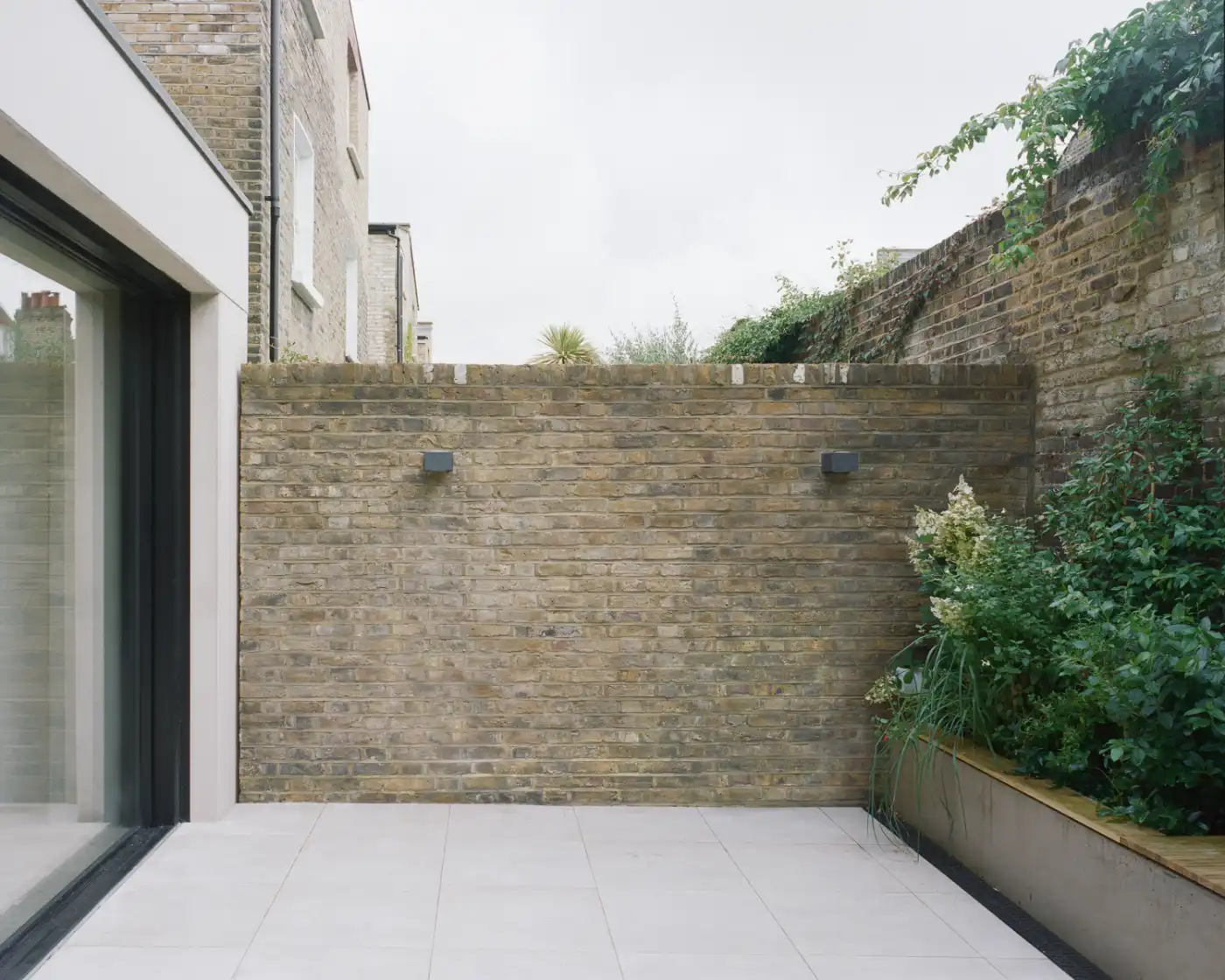 Framework House by Studio McW, concrete, extension, familyhouse, wood, minimalism