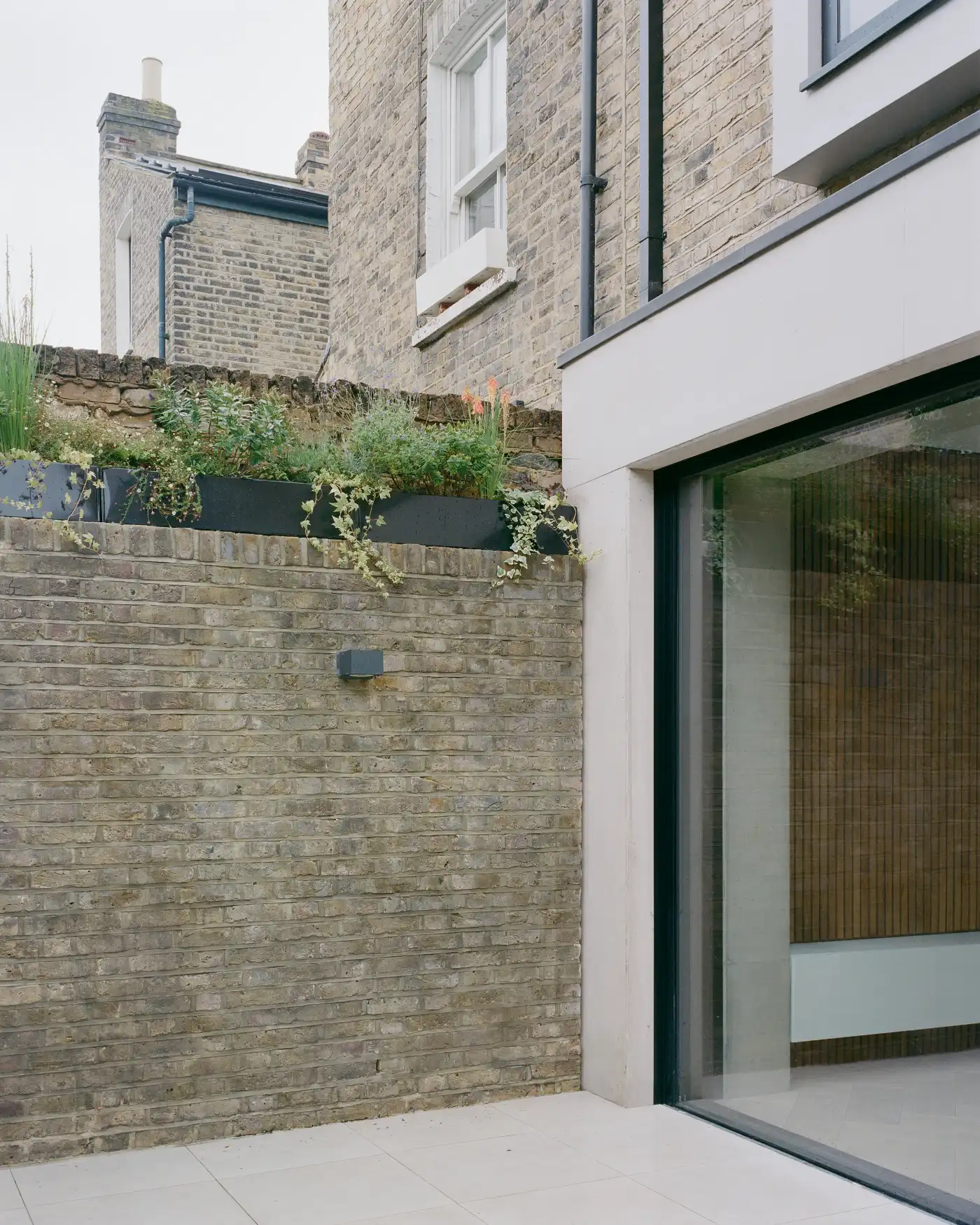 Framework House by Studio McW, concrete, extension, familyhouse, wood, minimalism