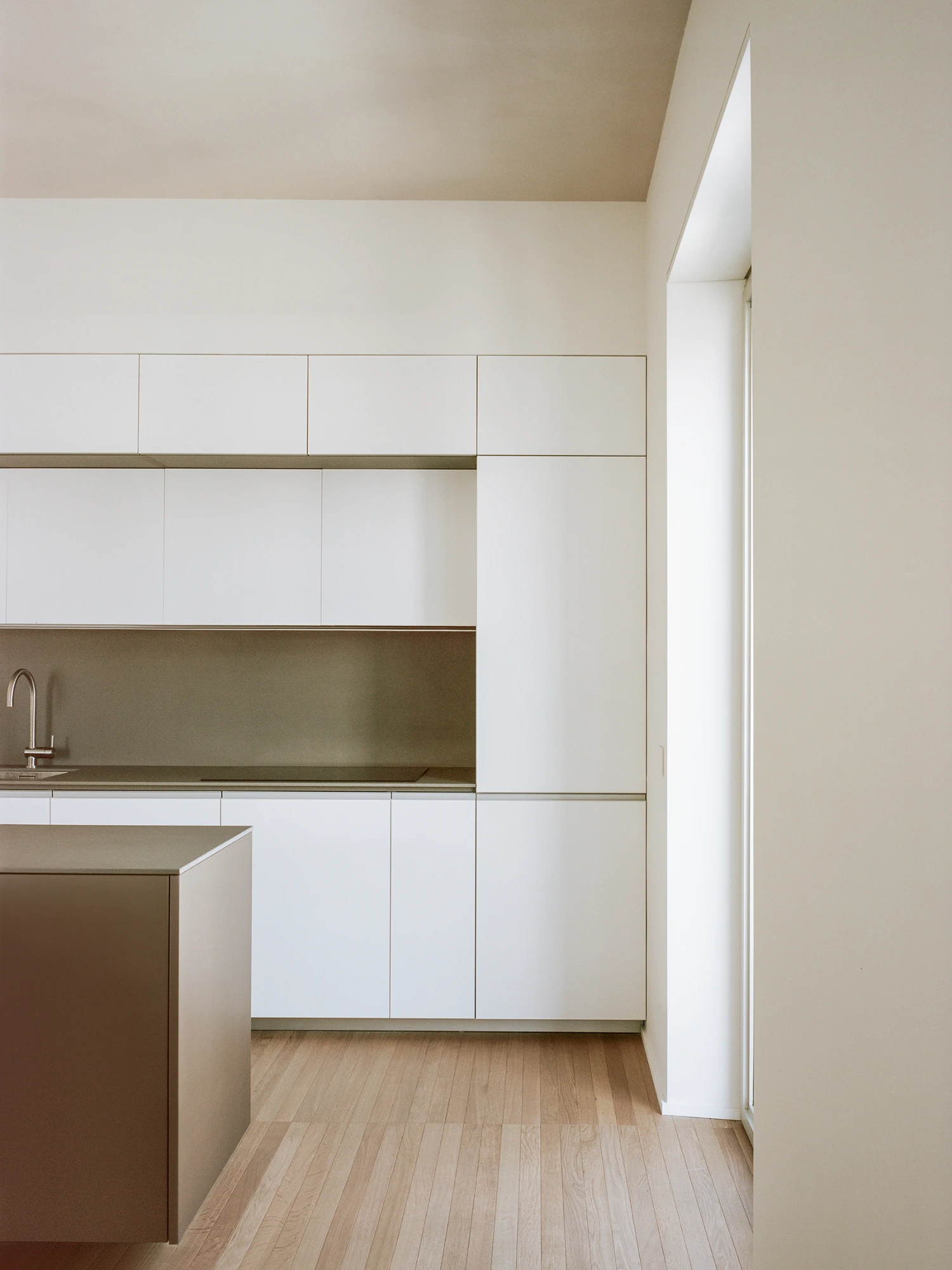 Via Latina apartment by SET Architects, metal, wood, white, minimalism, apartment