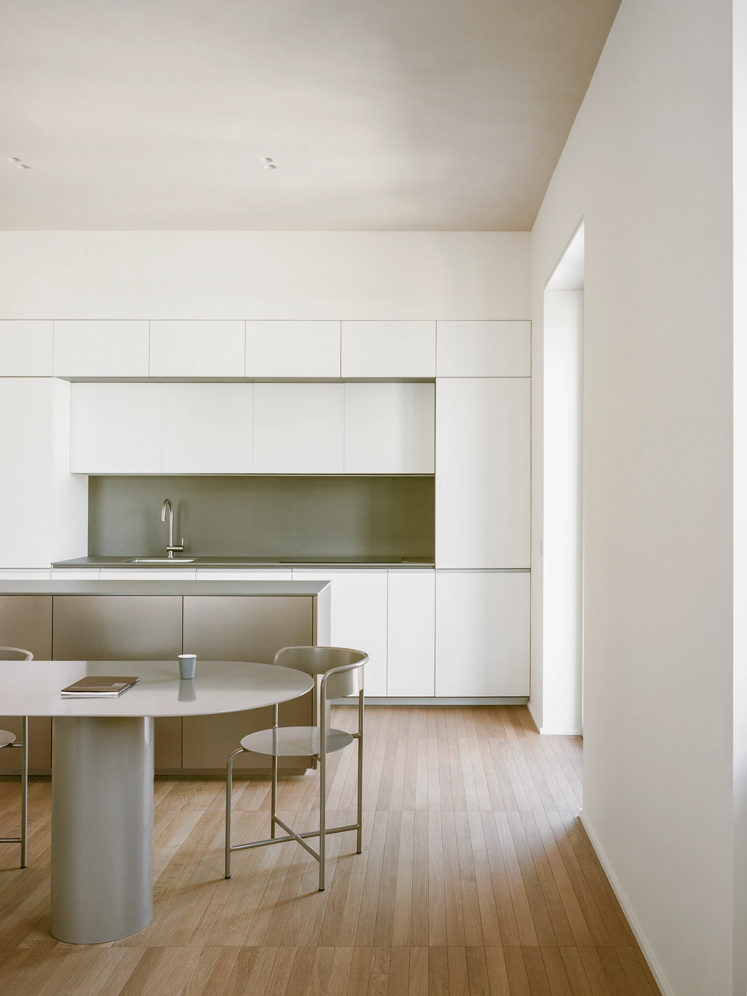 Via Latina apartment by SET Architects, metal, wood, white, minimalism, apartment