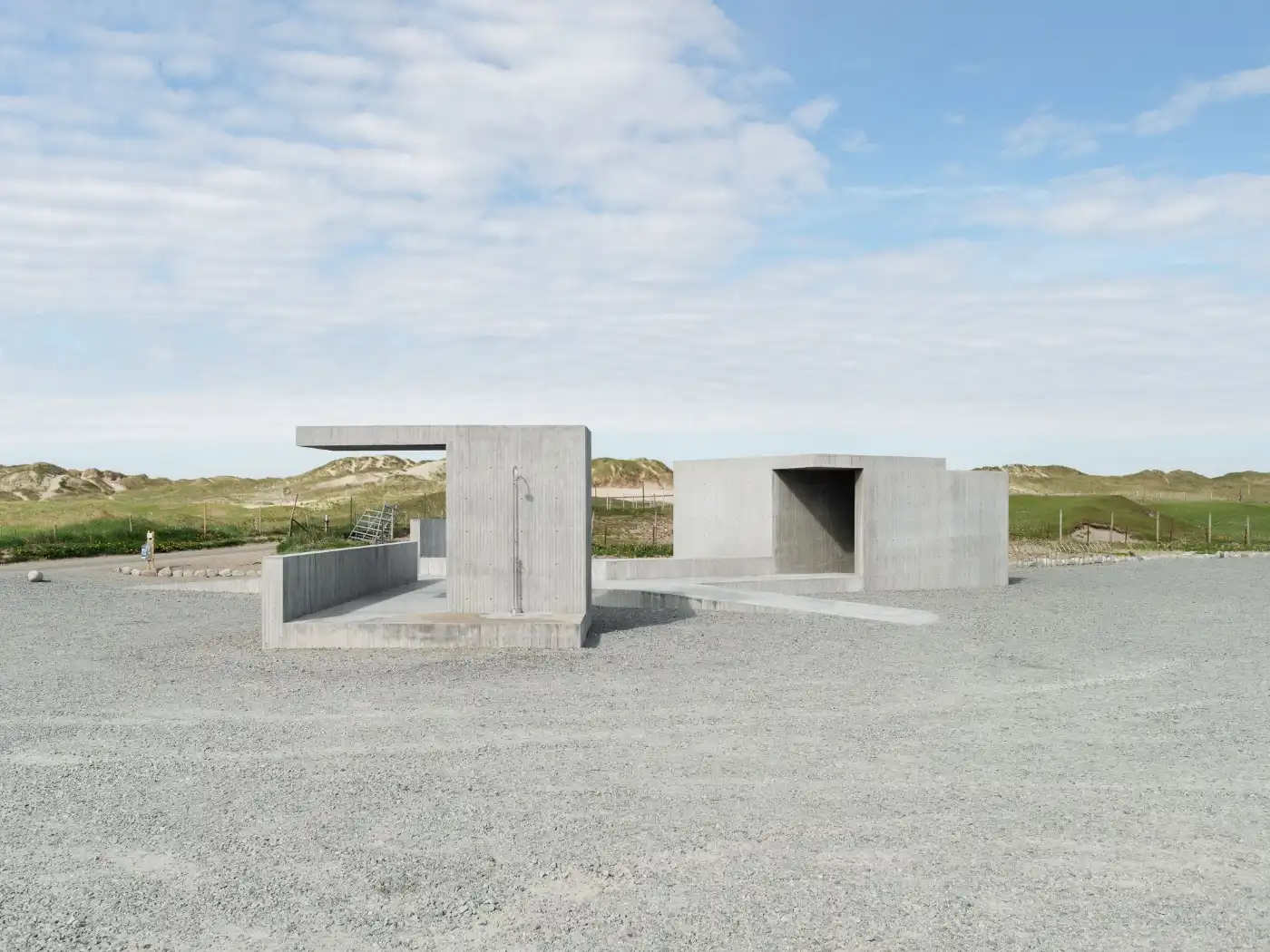Bore Service Building by Lie Øyen Arkitekter, concrete, aluminium, architecture, landscape