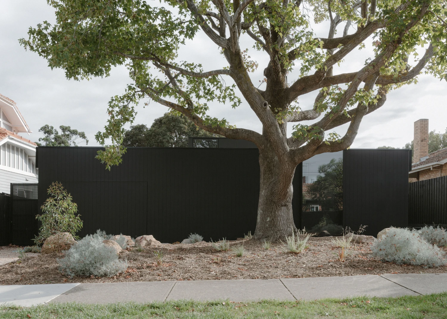 Sandringham House by Ellul Architecture, familyhouse, architecture, minimalism, black, steel