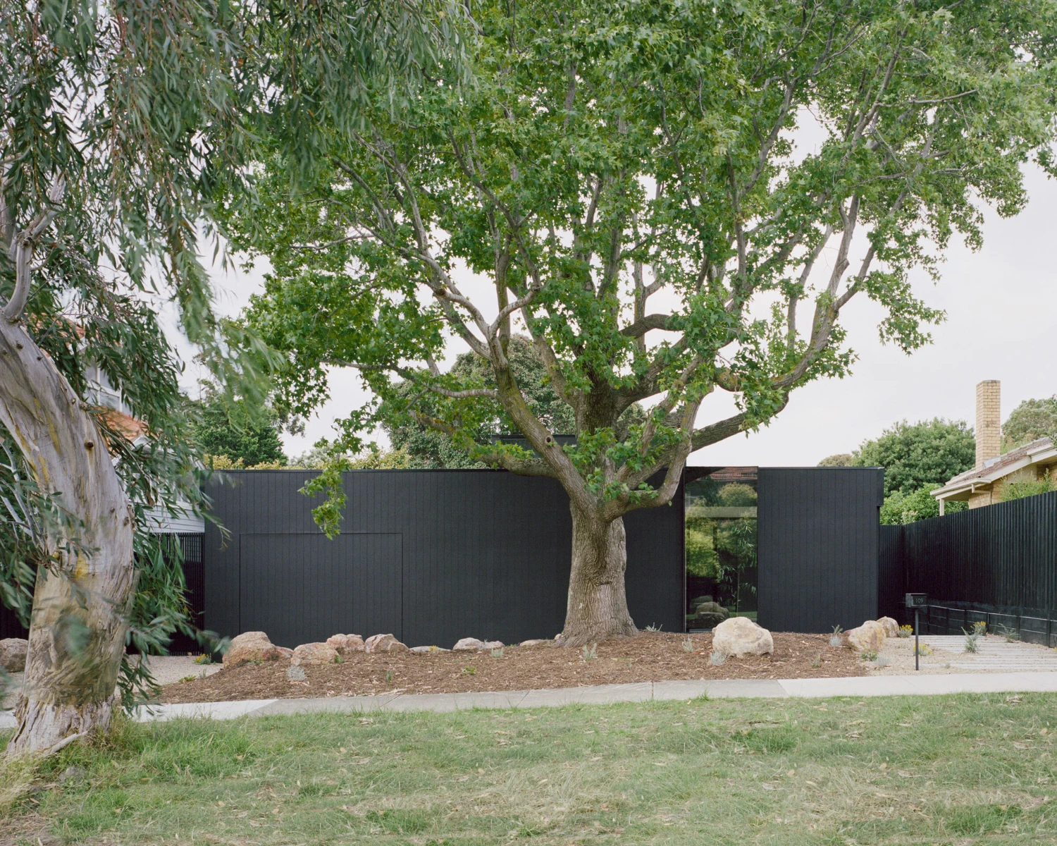 Sandringham House by Ellul Architecture, familyhouse, architecture, minimalism, black, steel