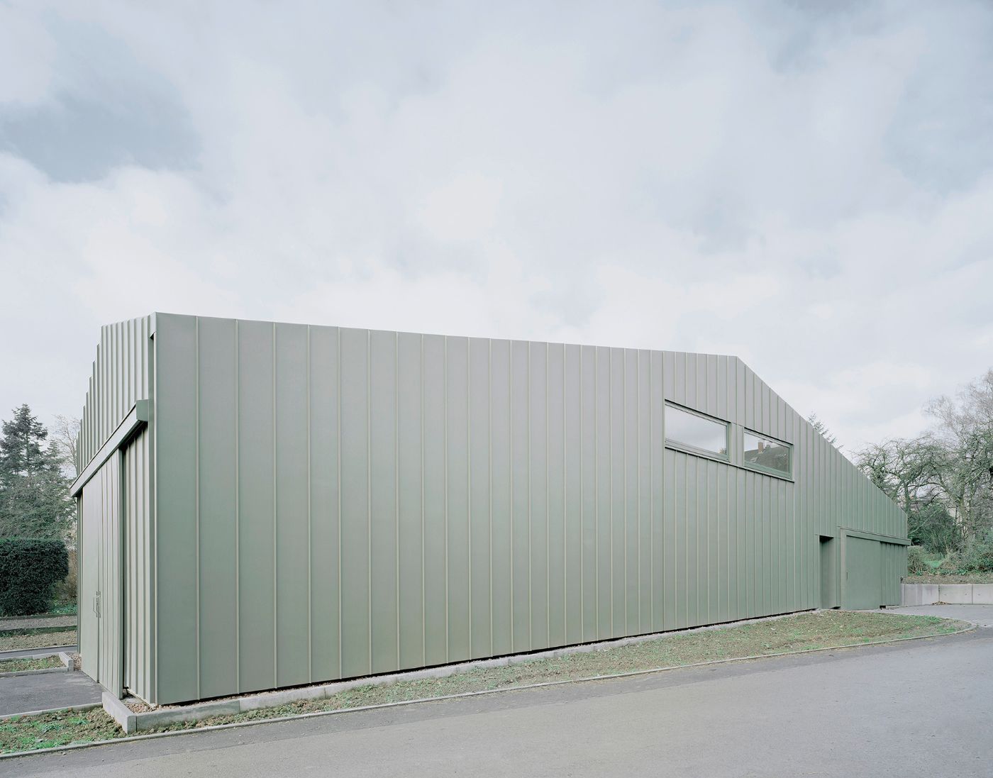 Hangar XS by Ecker Architekten, steel, architecture, monochrome, minimalism