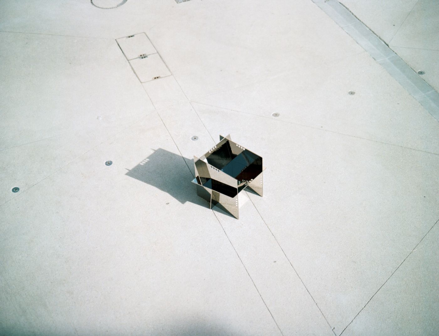 'Self Reflection' by 'Waiting For Ideas', minimalism, design, 3D, aluminium