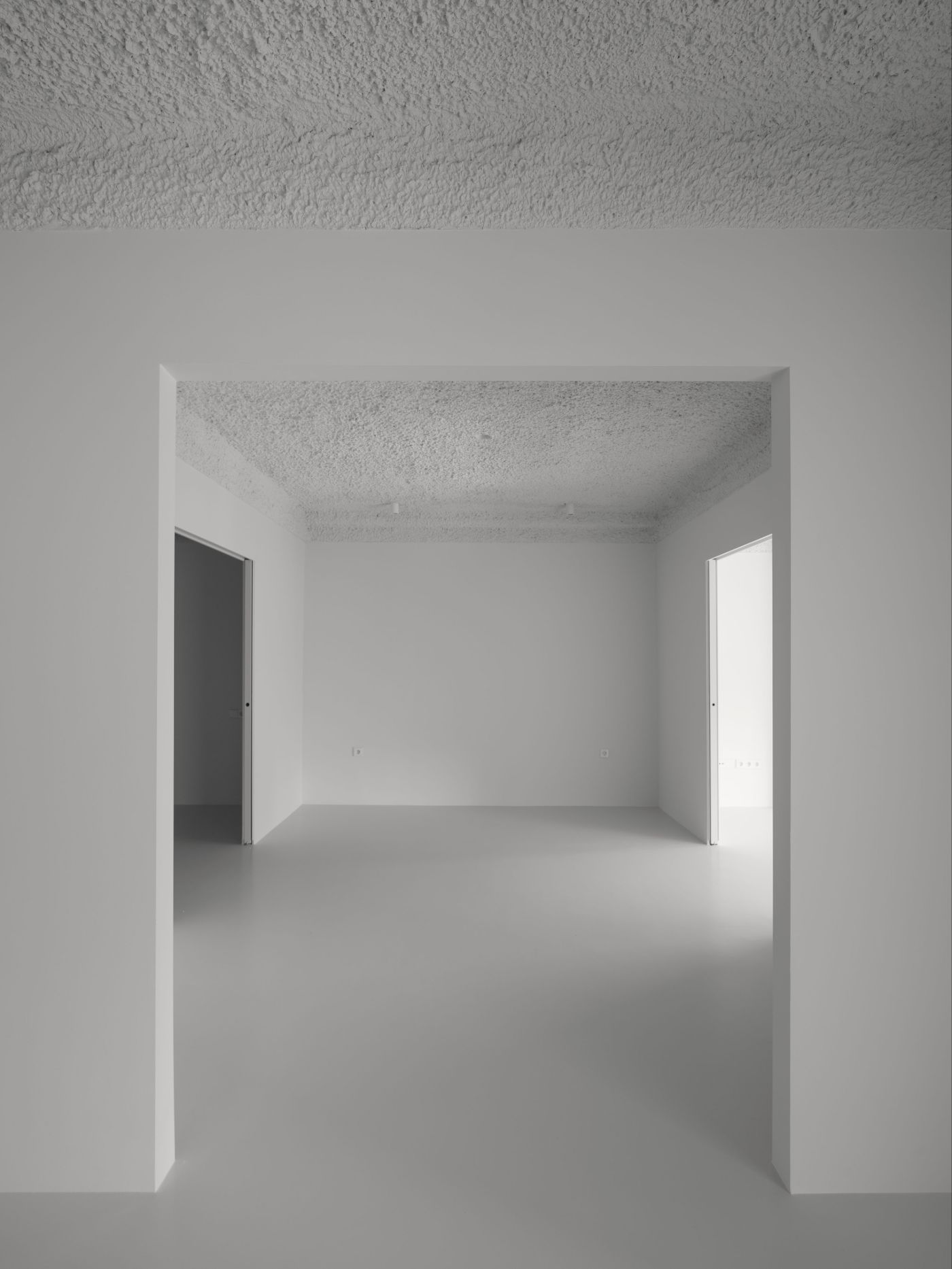Ronda House by HANGHAR, minimalism, white, interiors