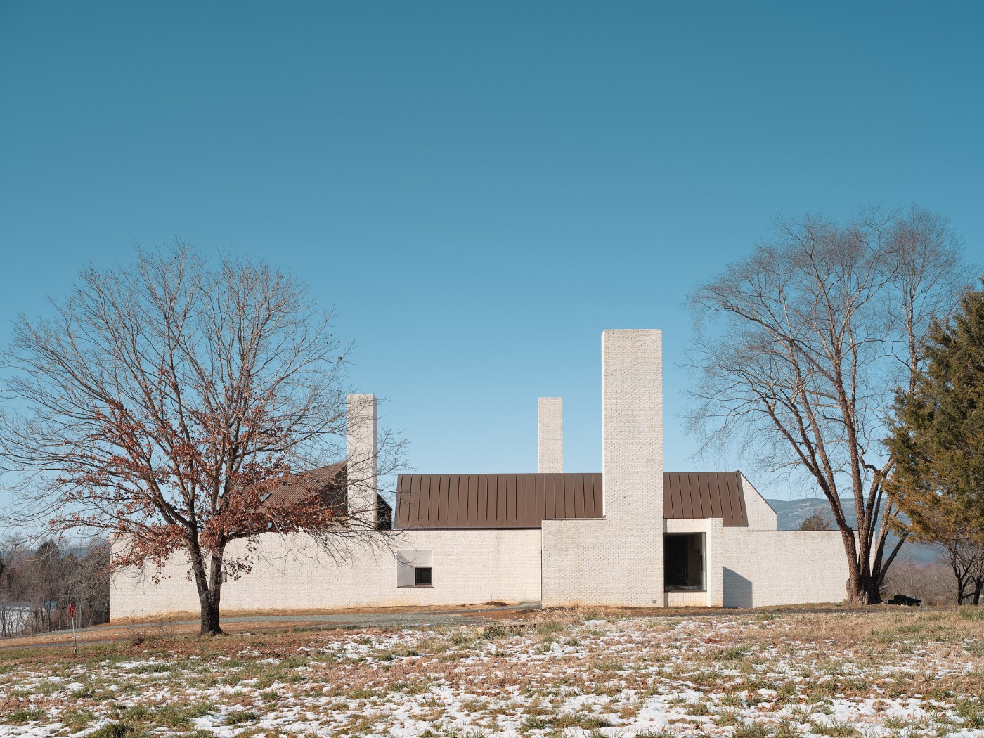 Three Chimney House by TW Ryan Architecture, familyhouse, architecture, white, brick