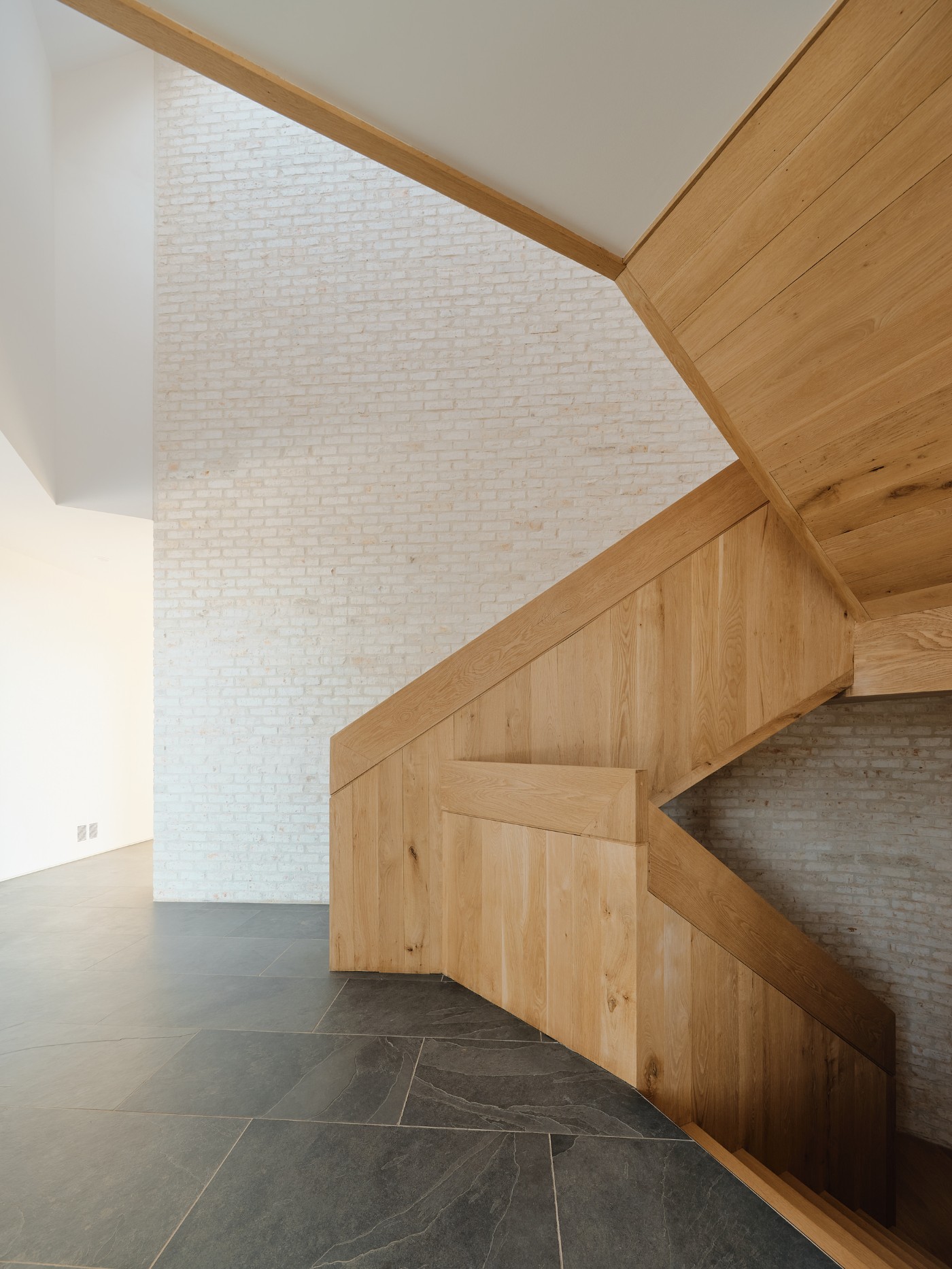 Three Chimney House by TW Ryan Architecture, familyhouse, architecture, white, brick