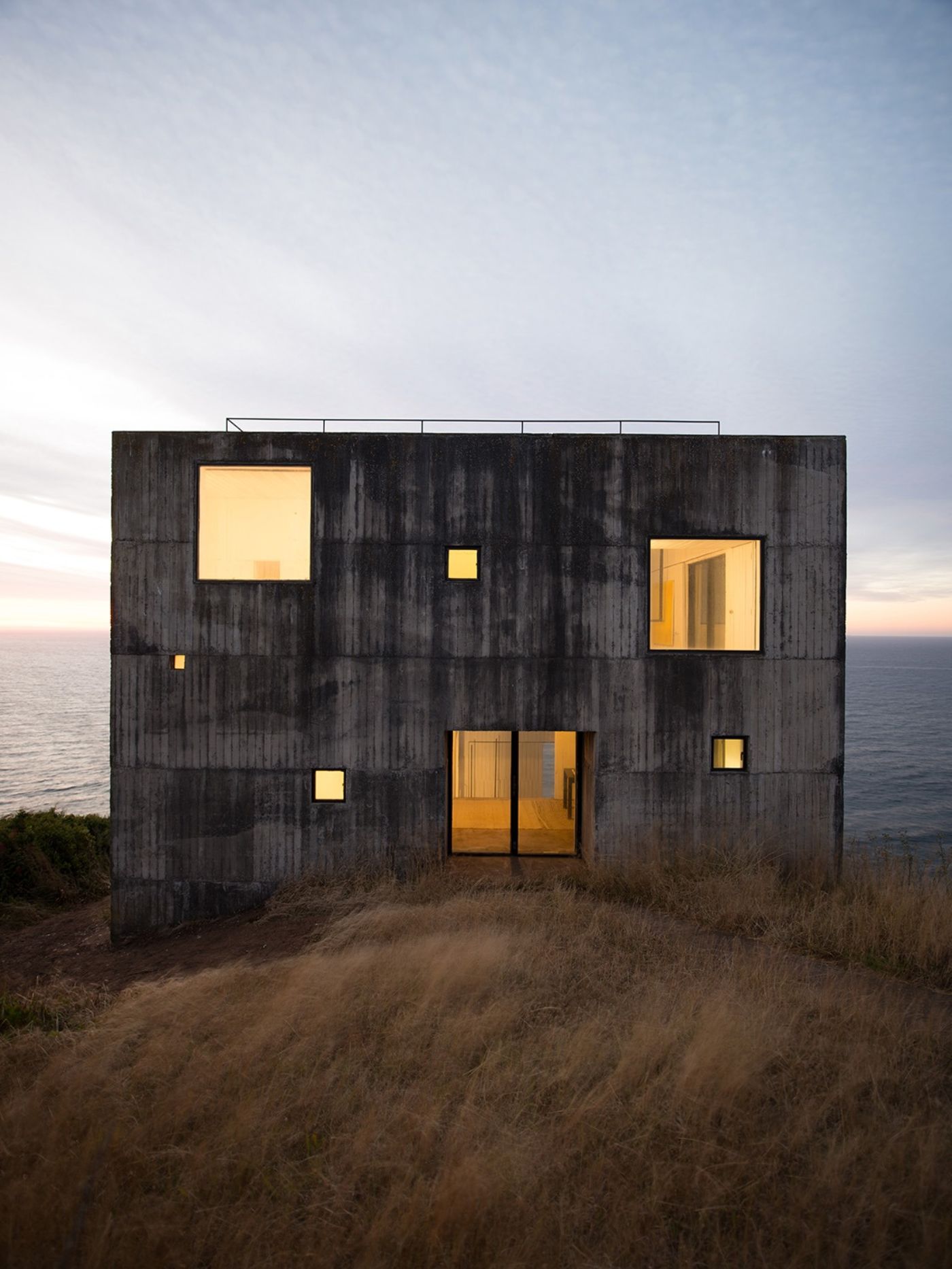 Casa Poli by Pezo von Ellrichshausen, concrete, familyhouse, artspace, architecture, interiors